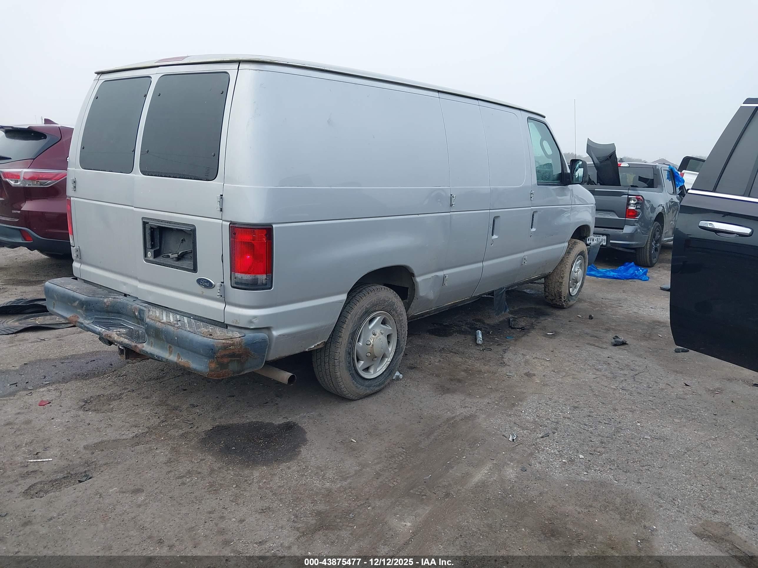 FORD E-150 image 4