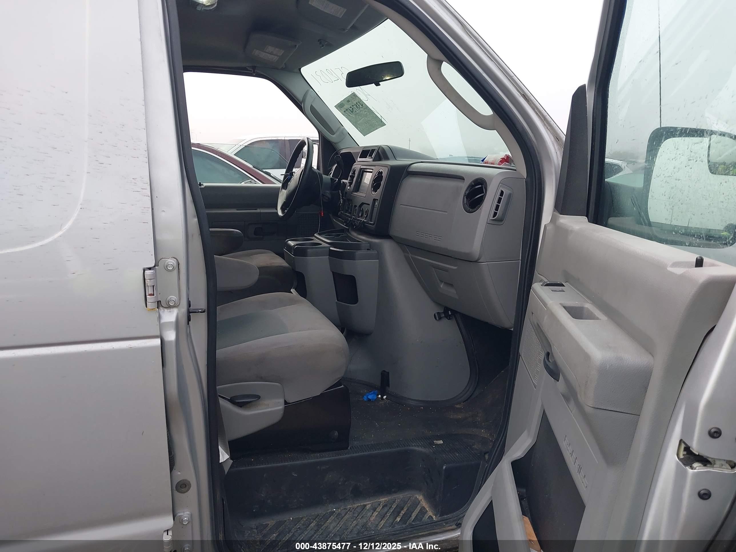 FORD E-150 image 5