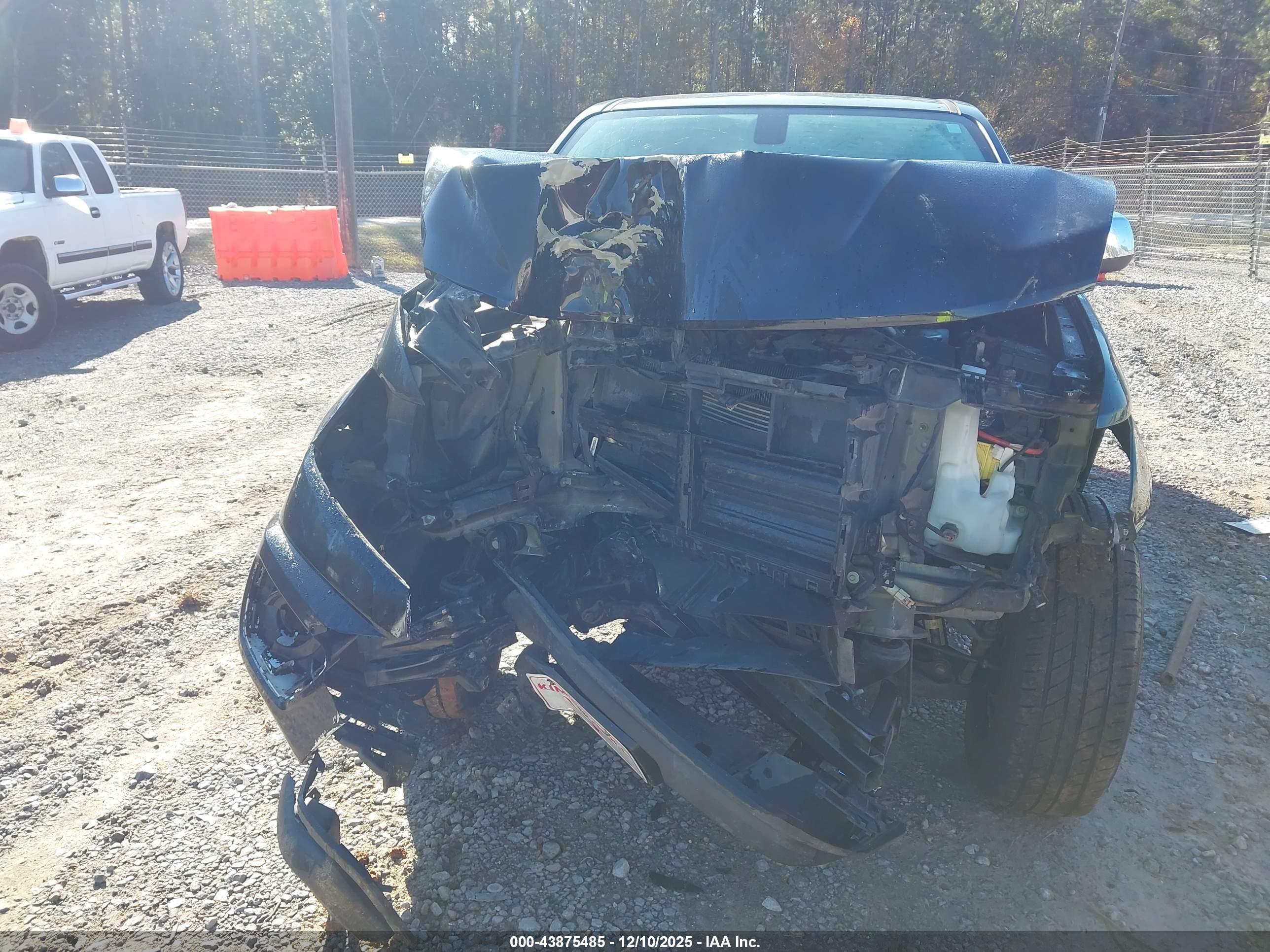 CHEVROLET COLORADO image 6