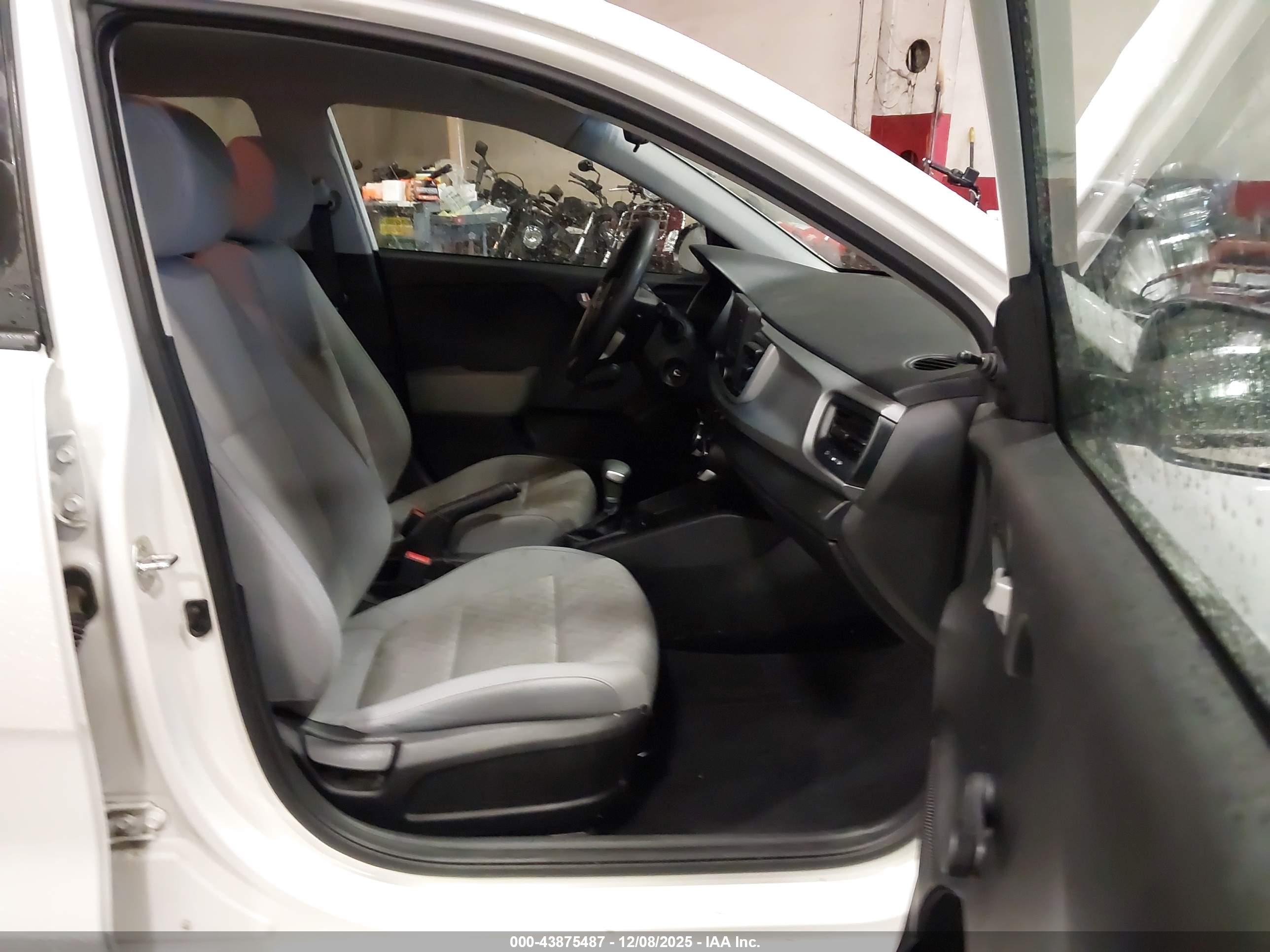 KIA RIO image 5