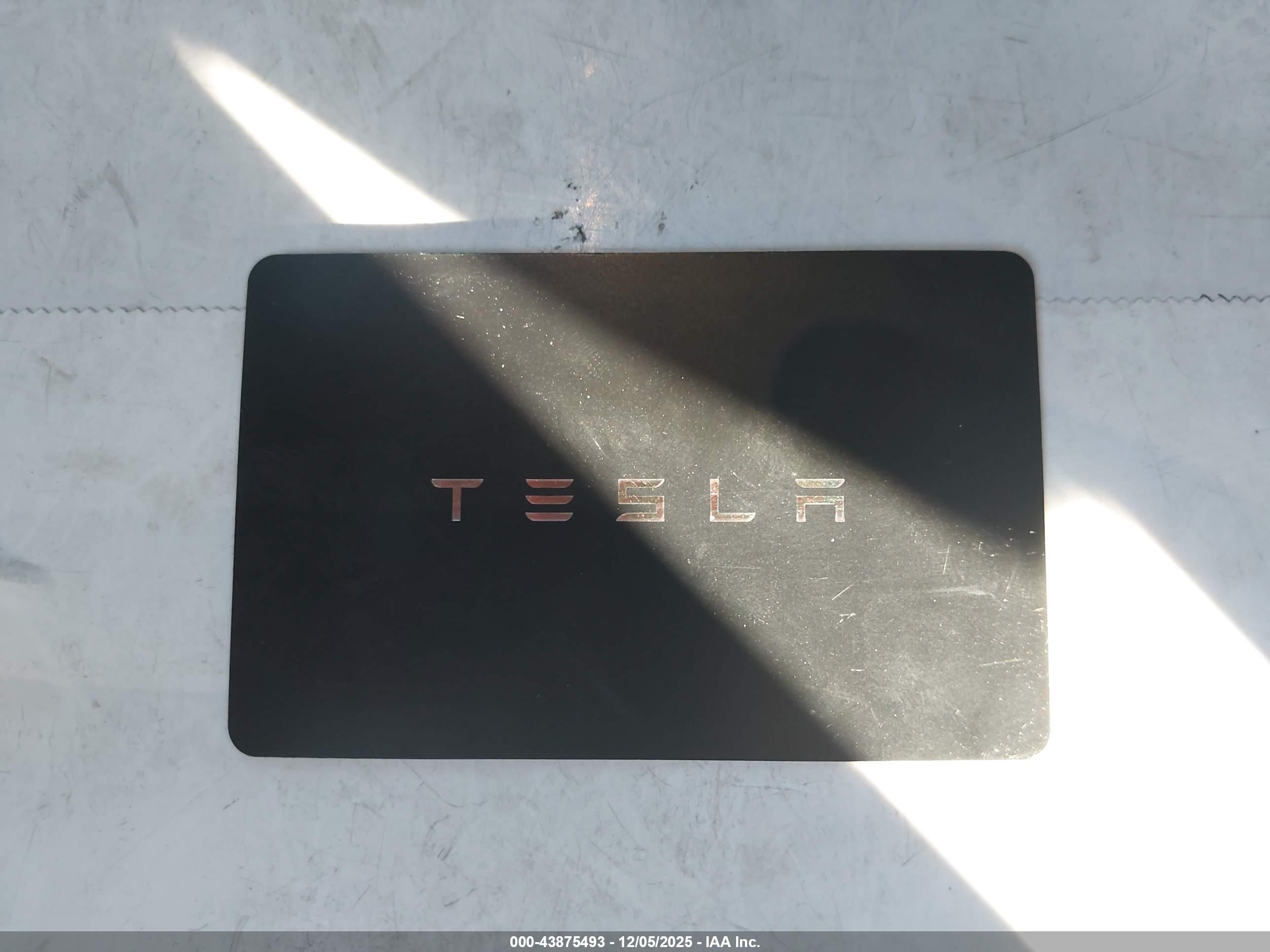 TESLA MODEL image 11