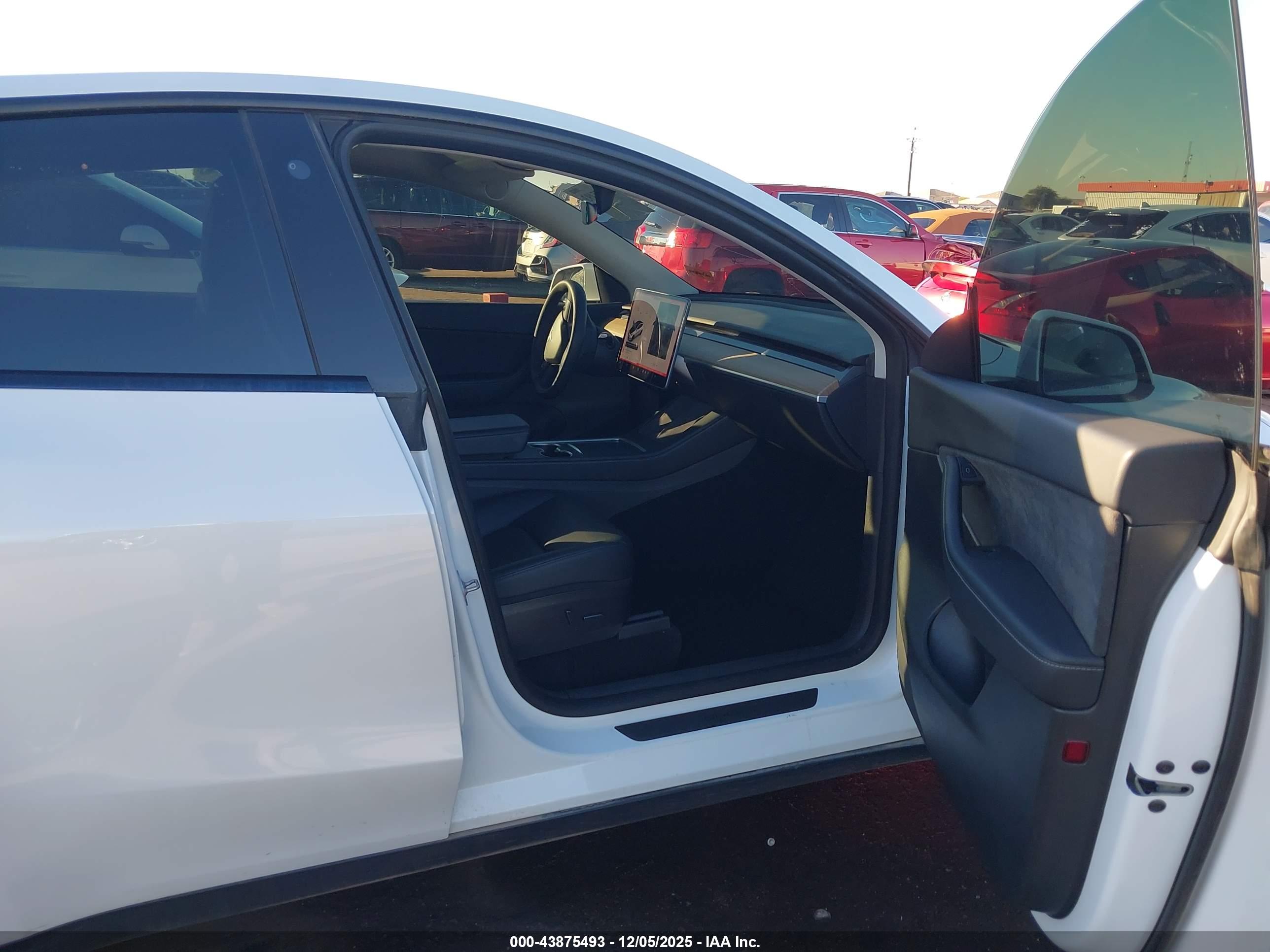 TESLA MODEL image 5