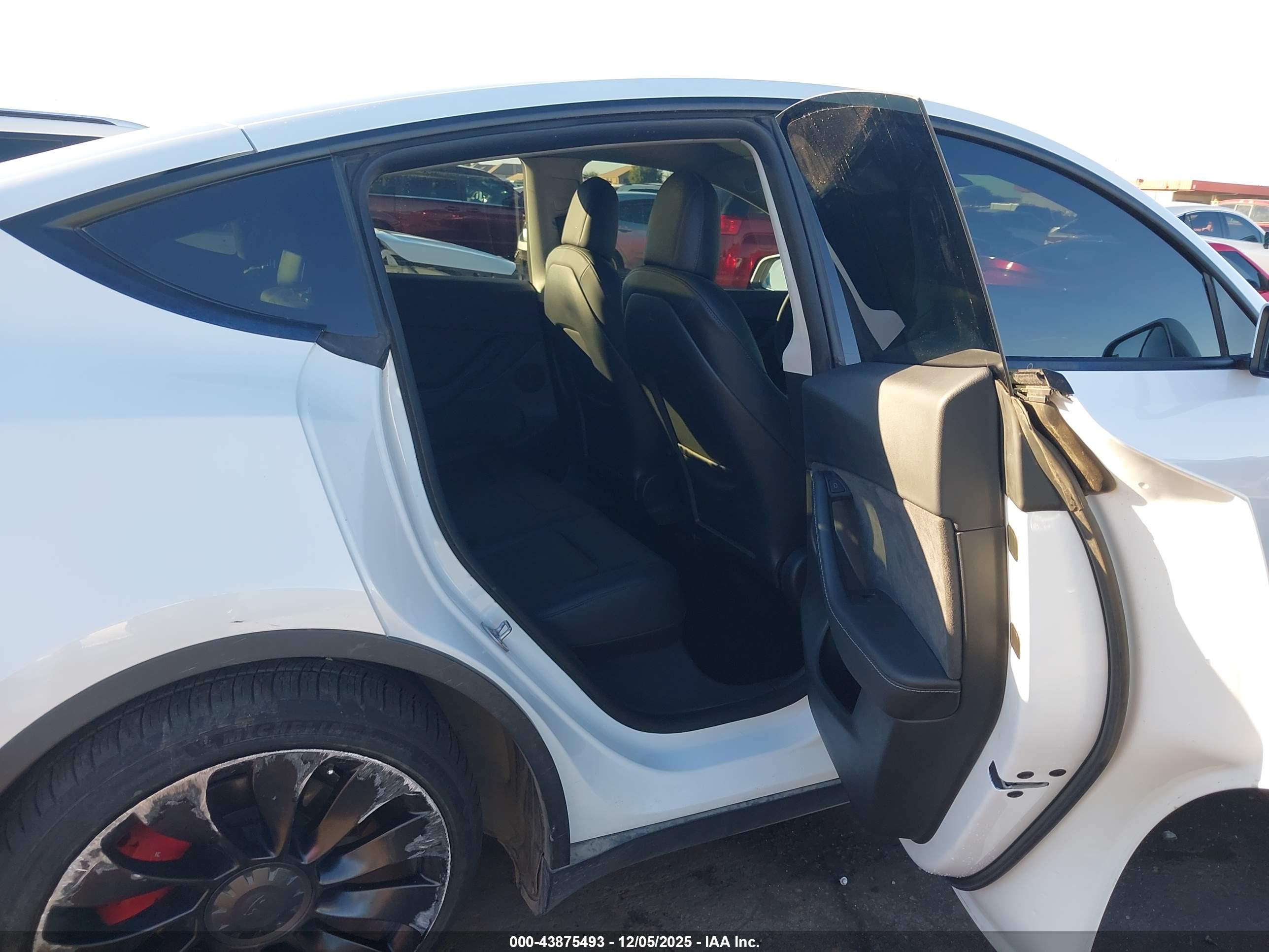 TESLA MODEL image 8