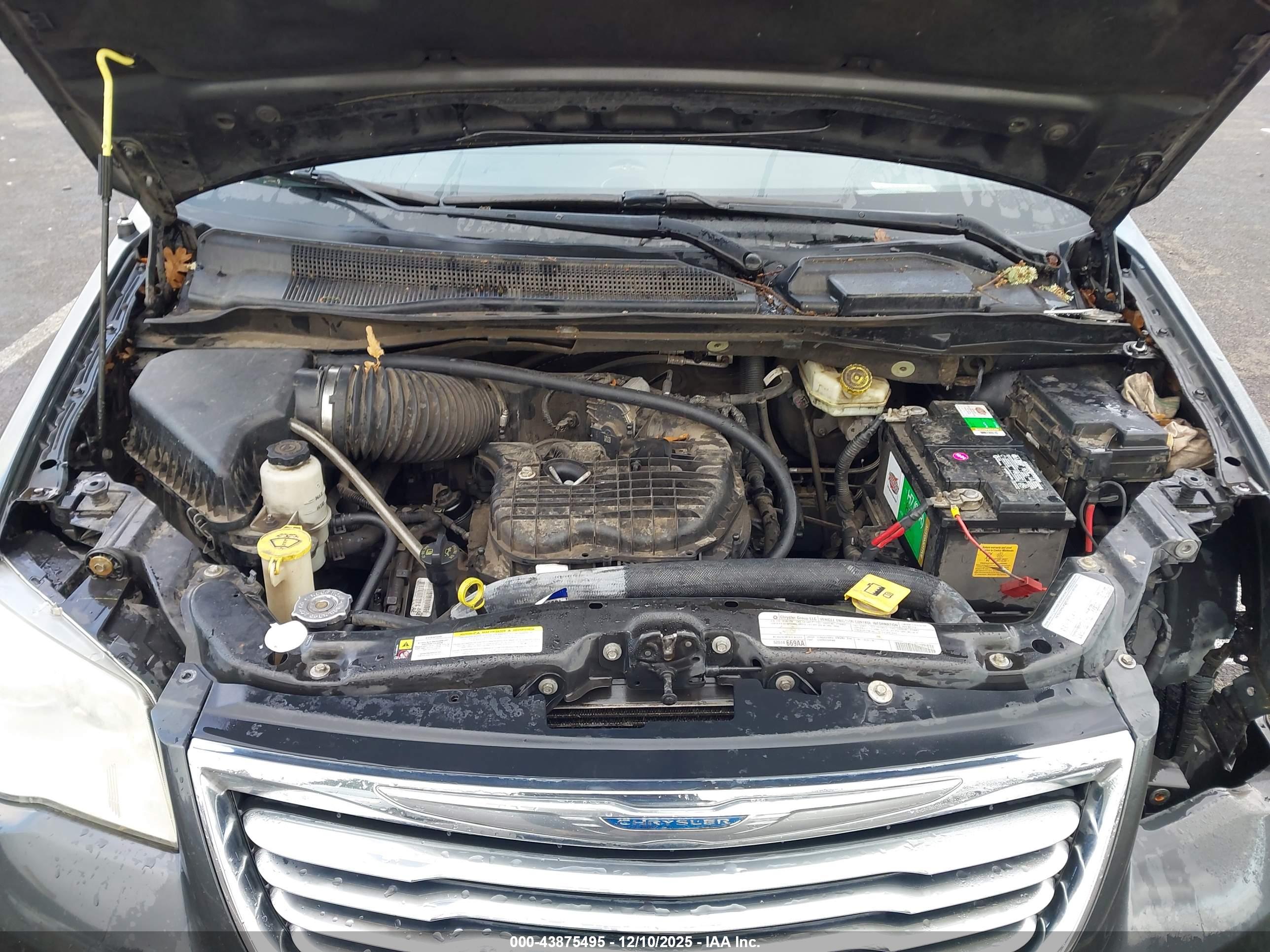 CHRYSLER TOWN image 10