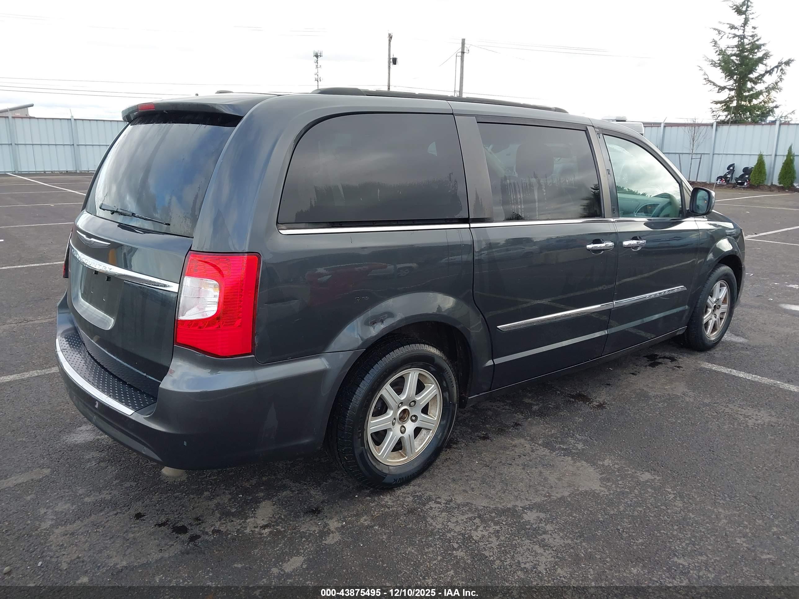 CHRYSLER TOWN image 4