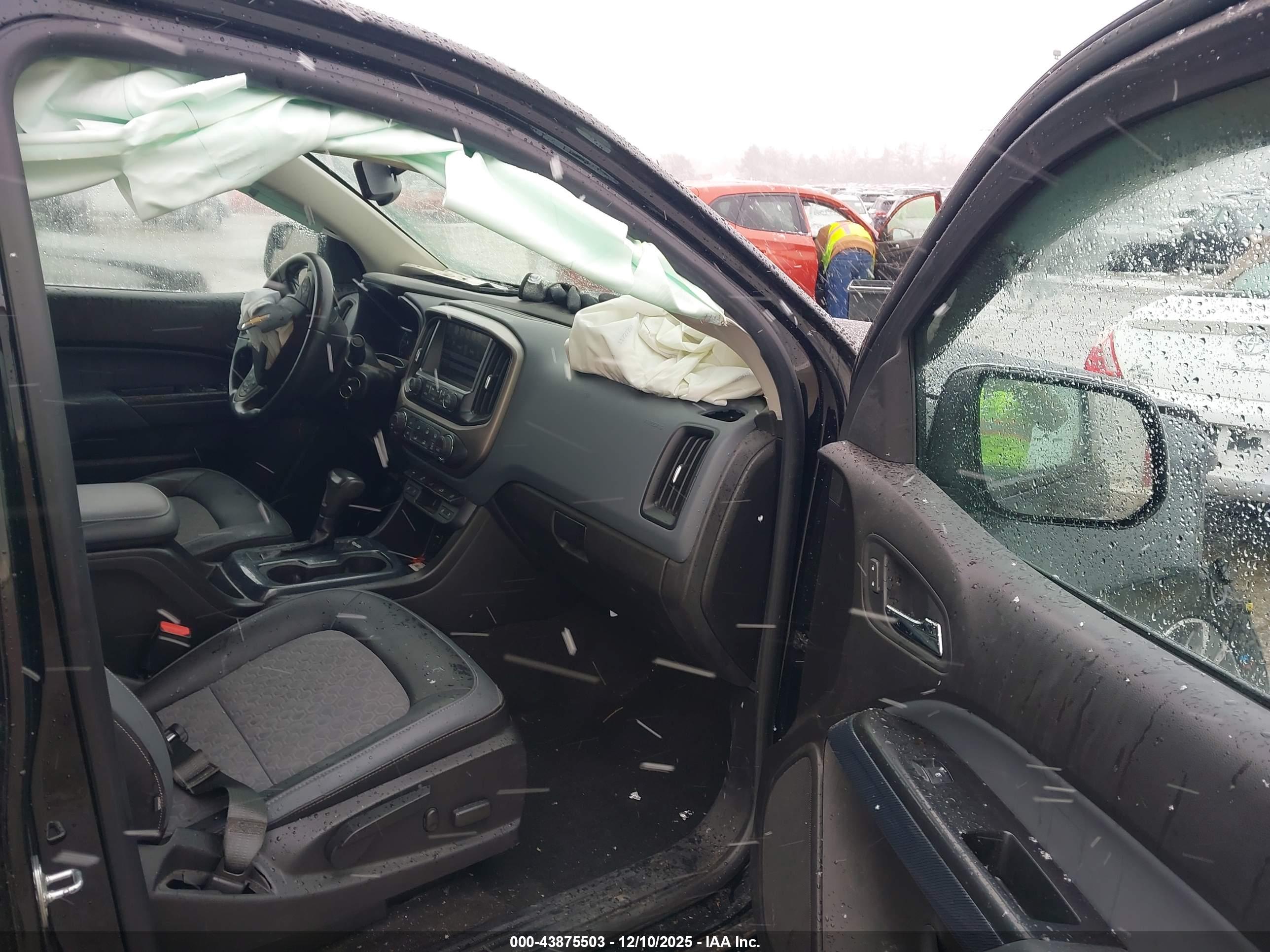 CHEVROLET COLORADO image 5