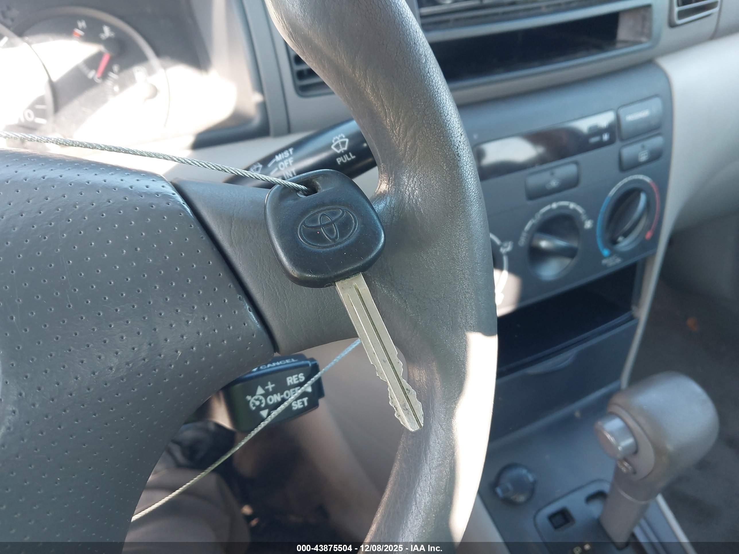 TOYOTA COROLLA image 11