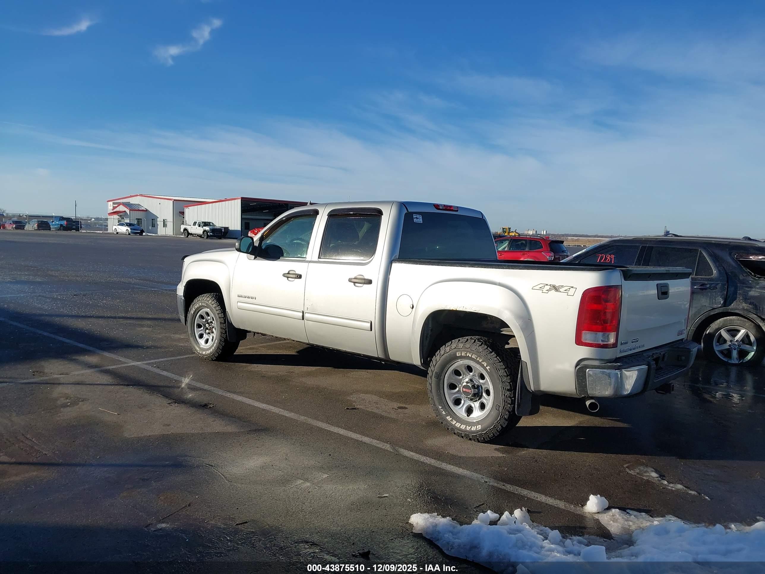 GMC SIERRA image 3