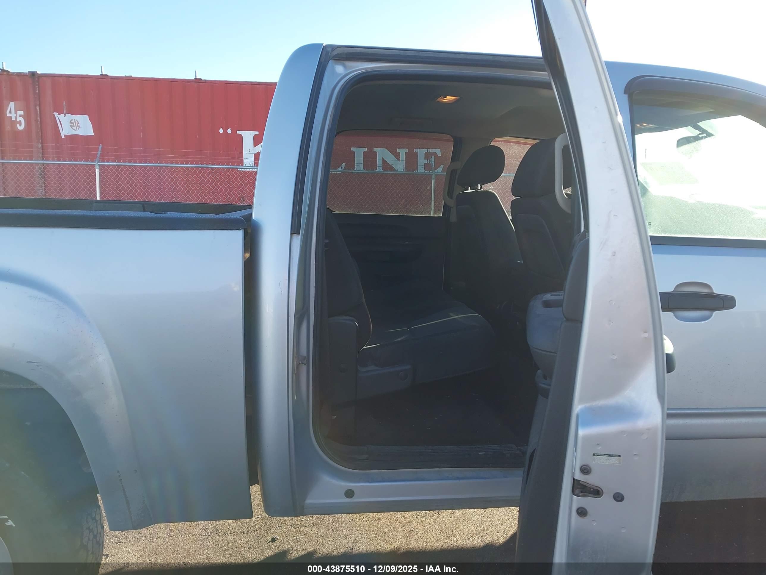 GMC SIERRA image 8