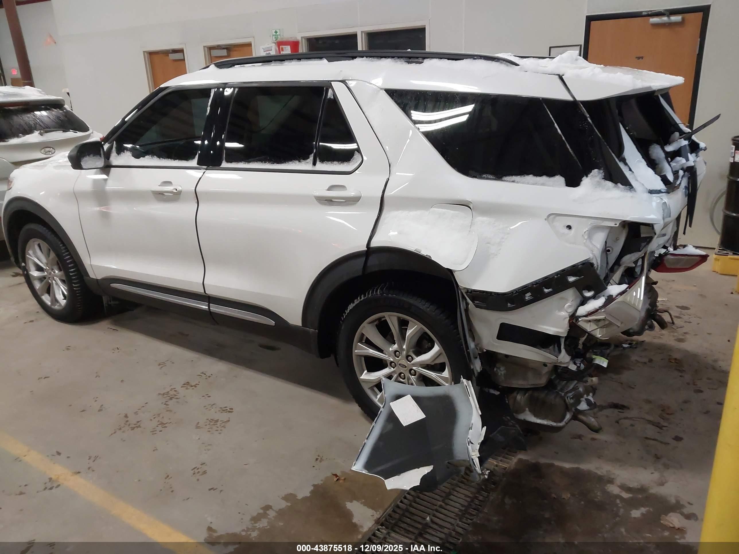 FORD EXPLORER image 3
