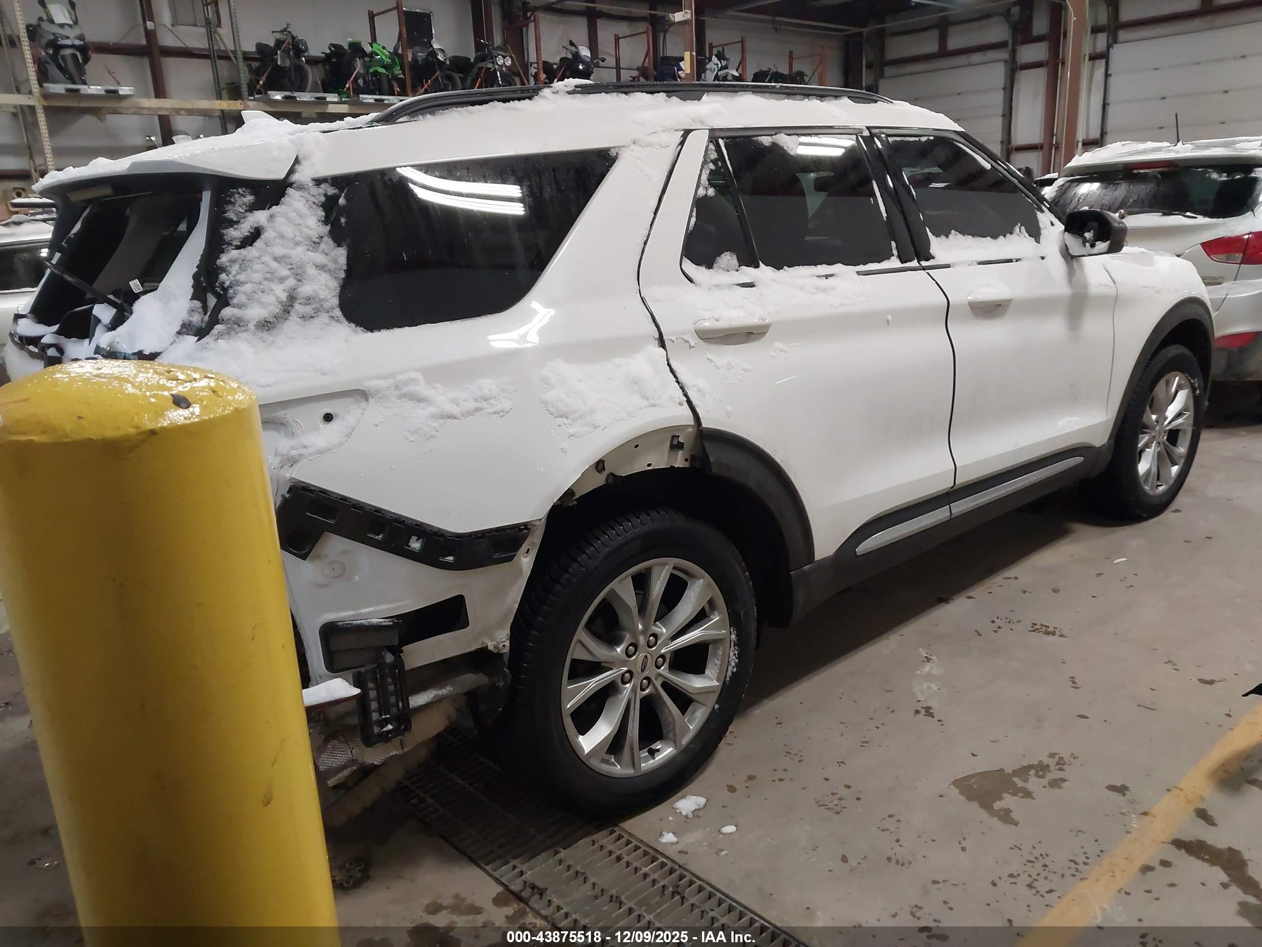FORD EXPLORER image 4