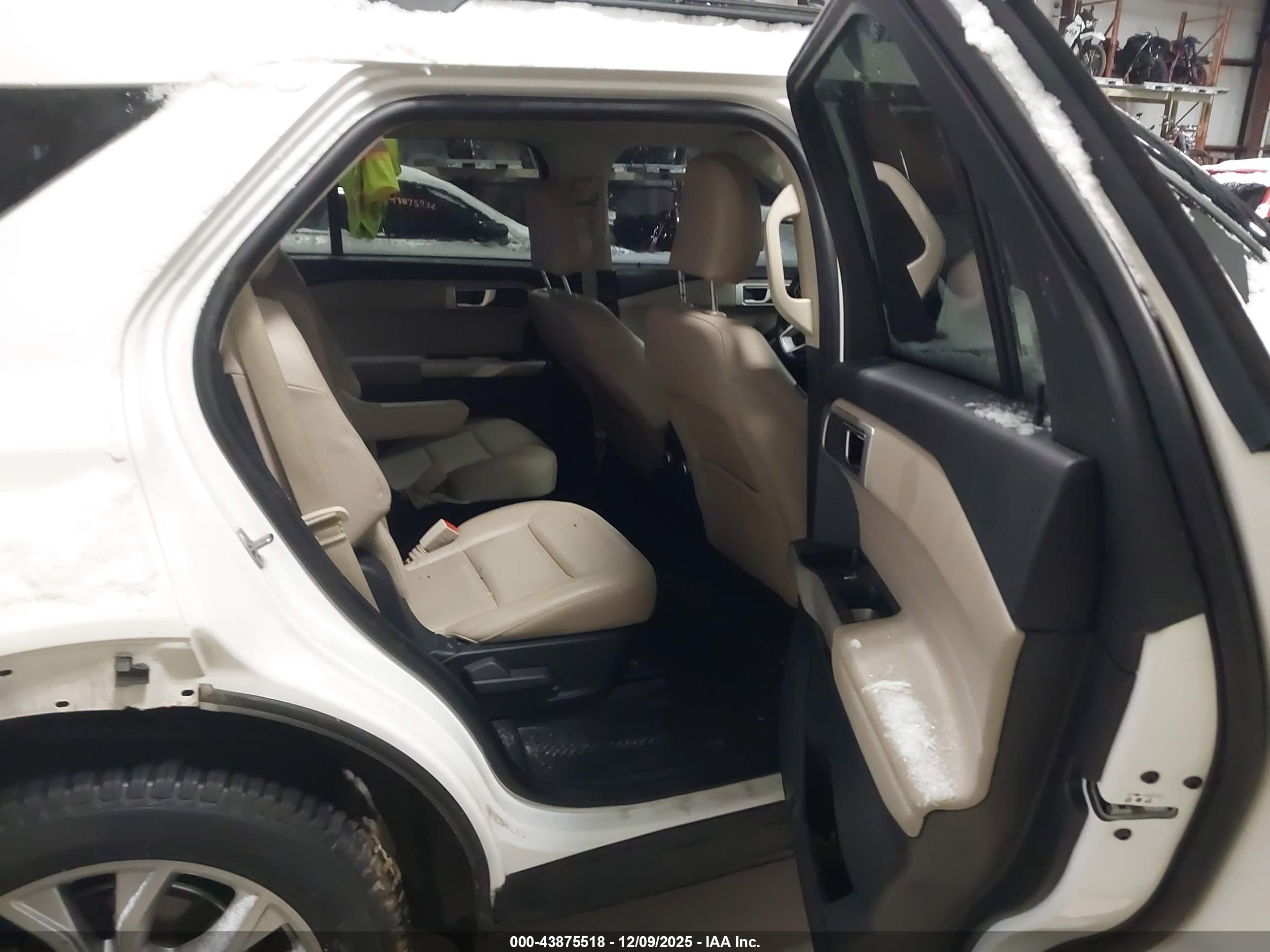 FORD EXPLORER image 8