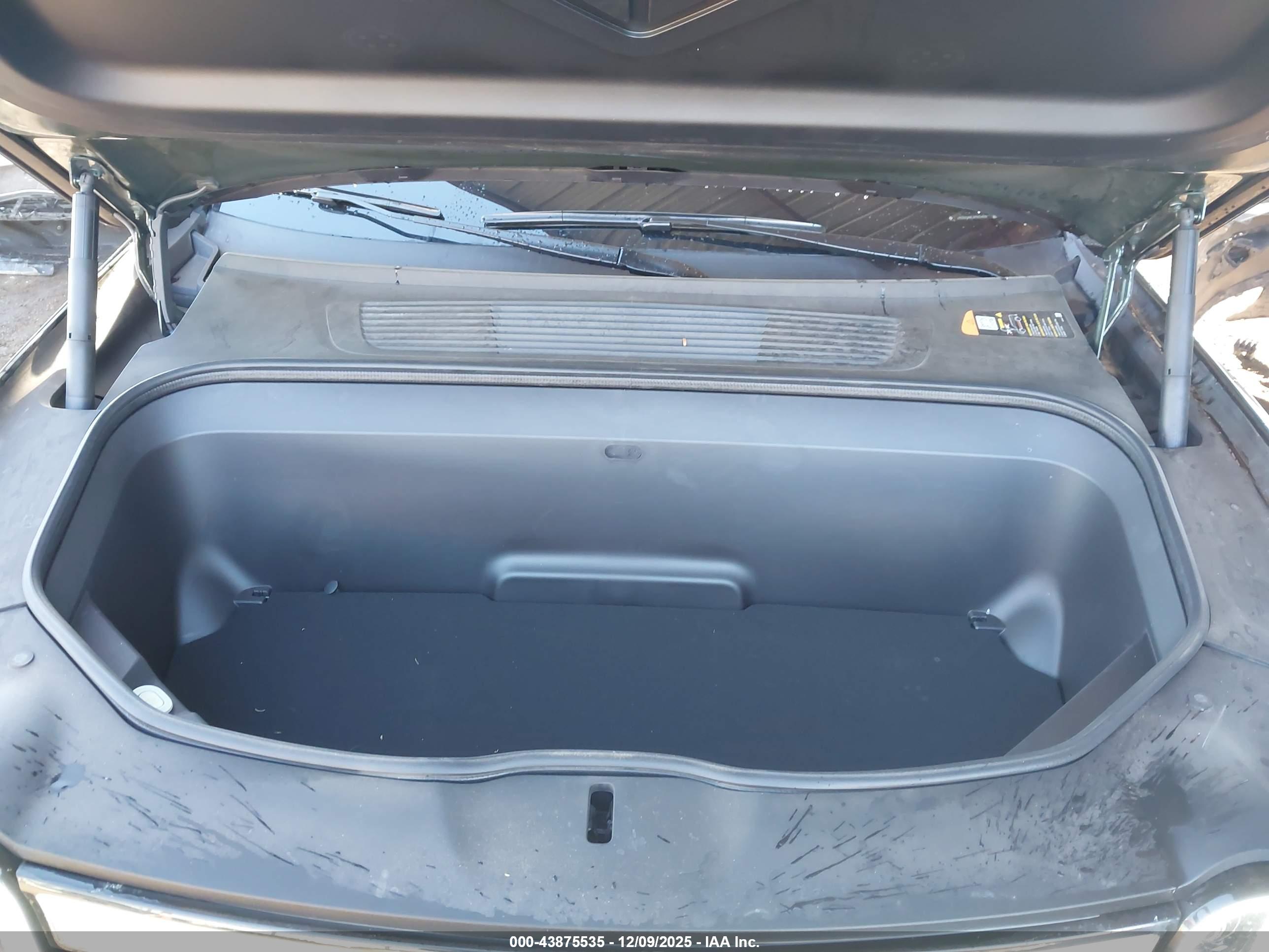 RIVIAN R1S image 10