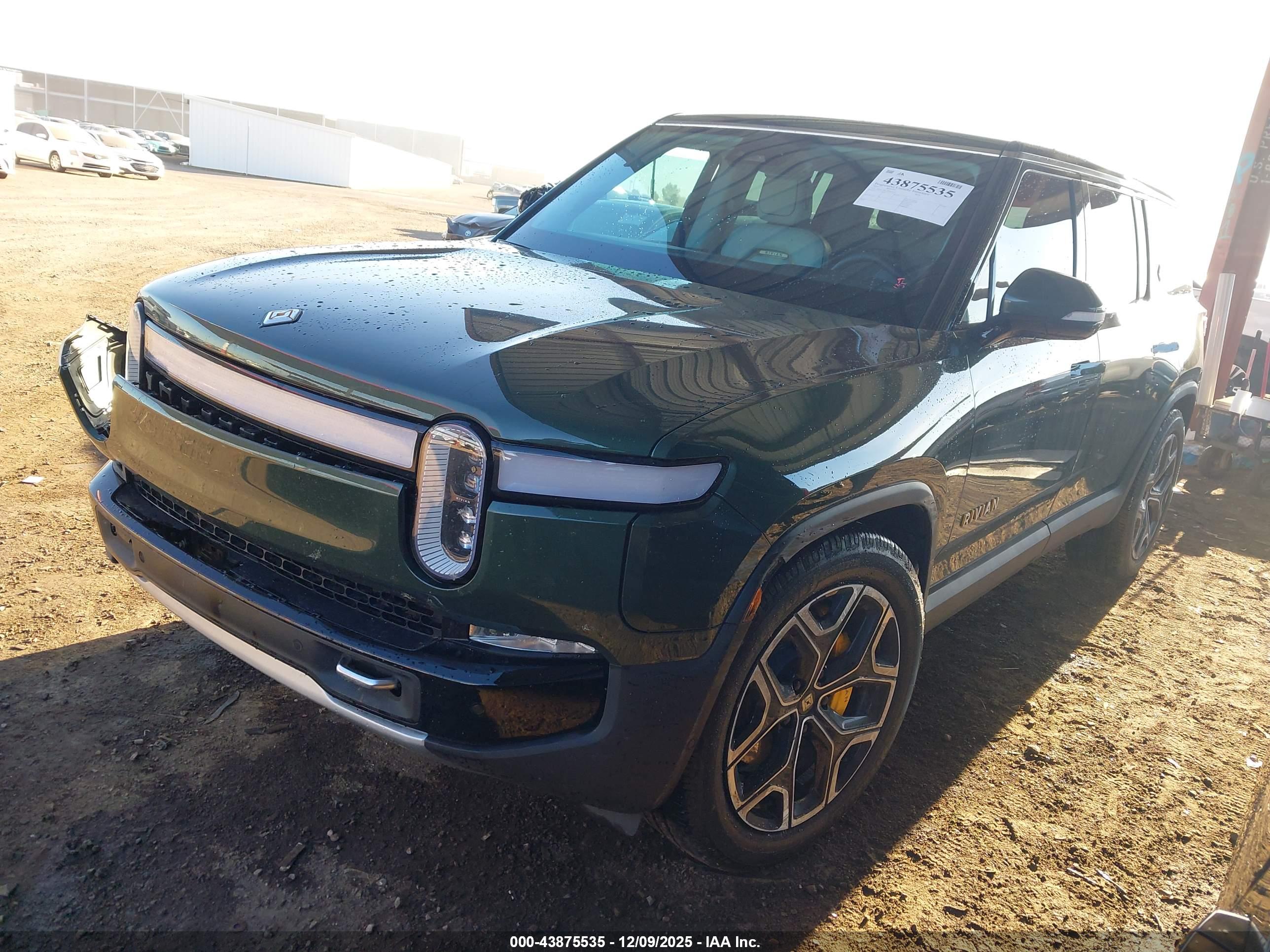 RIVIAN R1S image 2