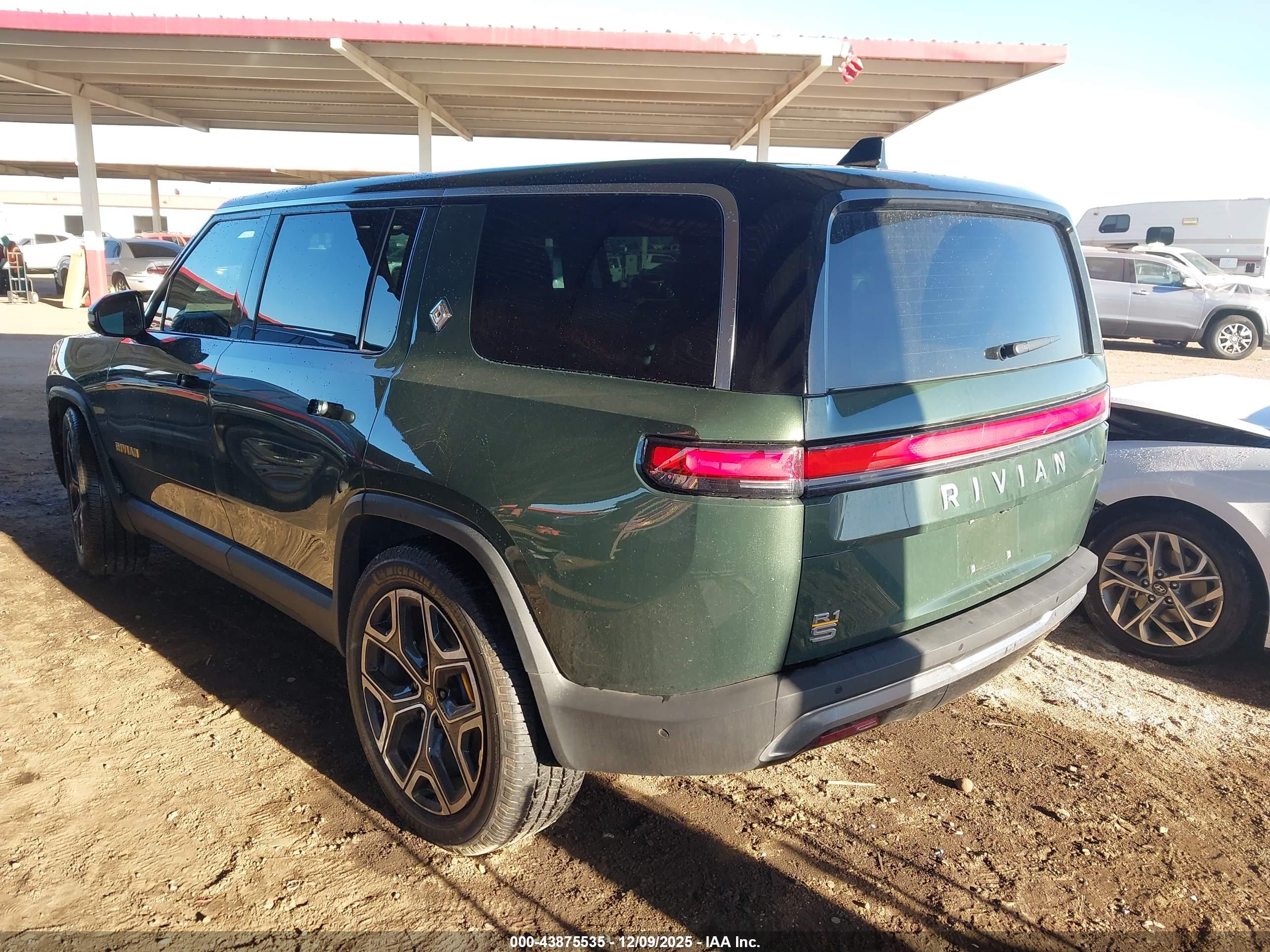 RIVIAN R1S image 3