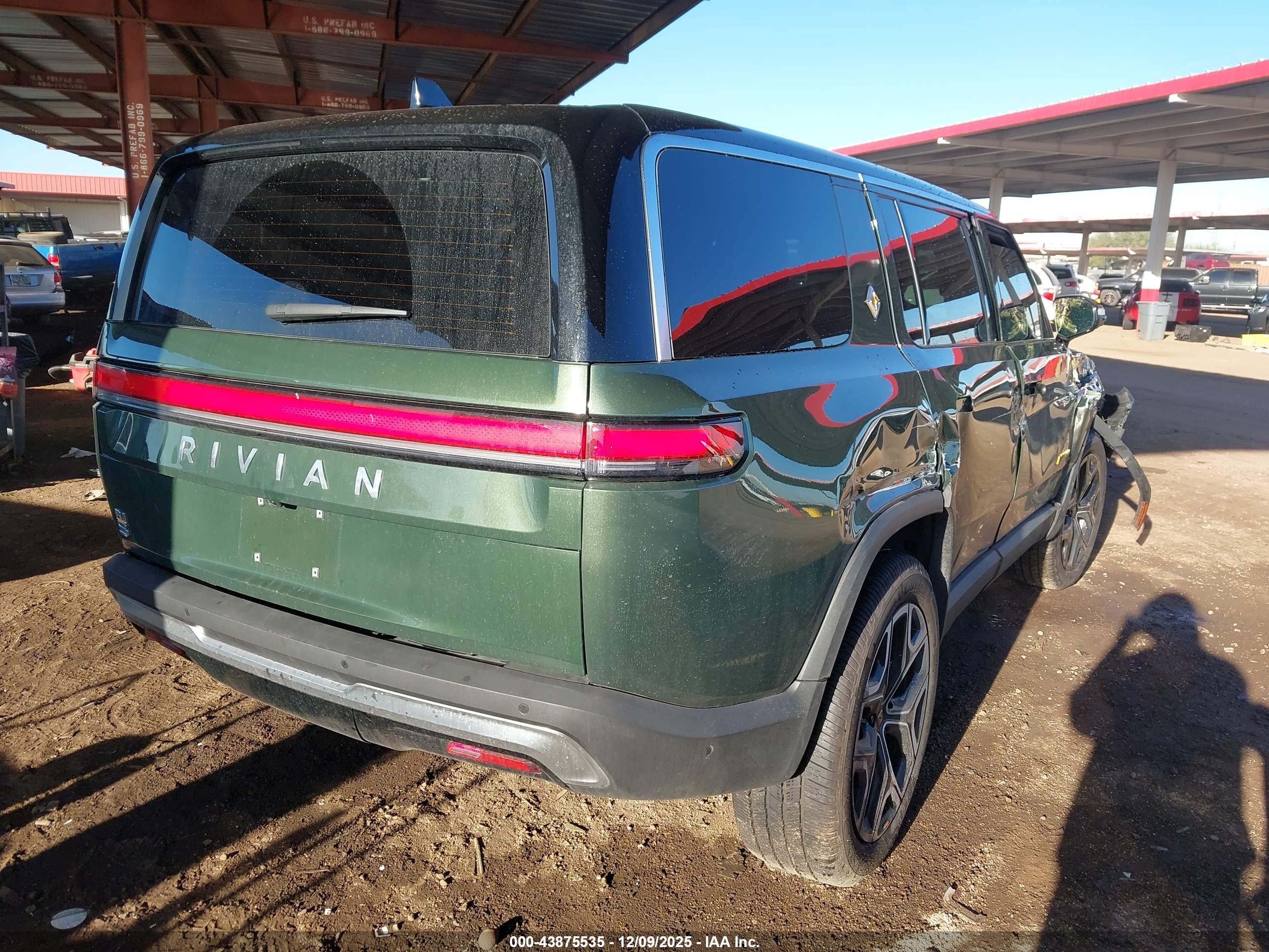 RIVIAN R1S image 4