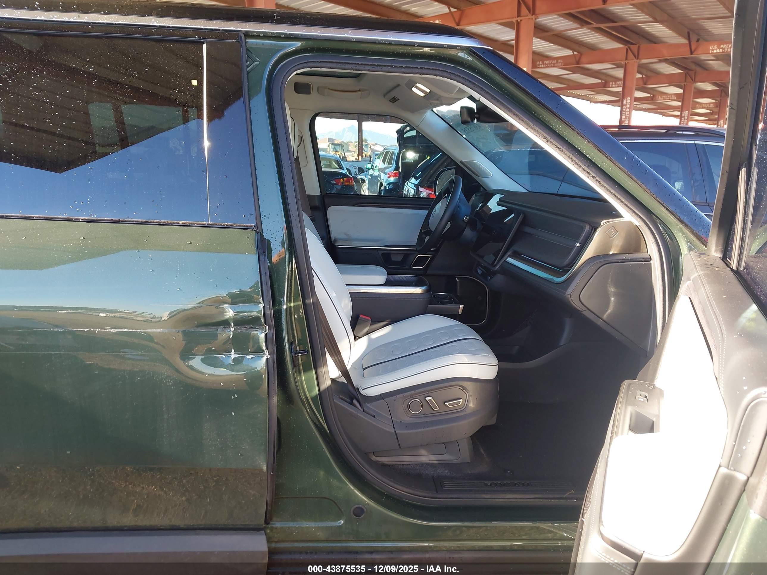 RIVIAN R1S image 5