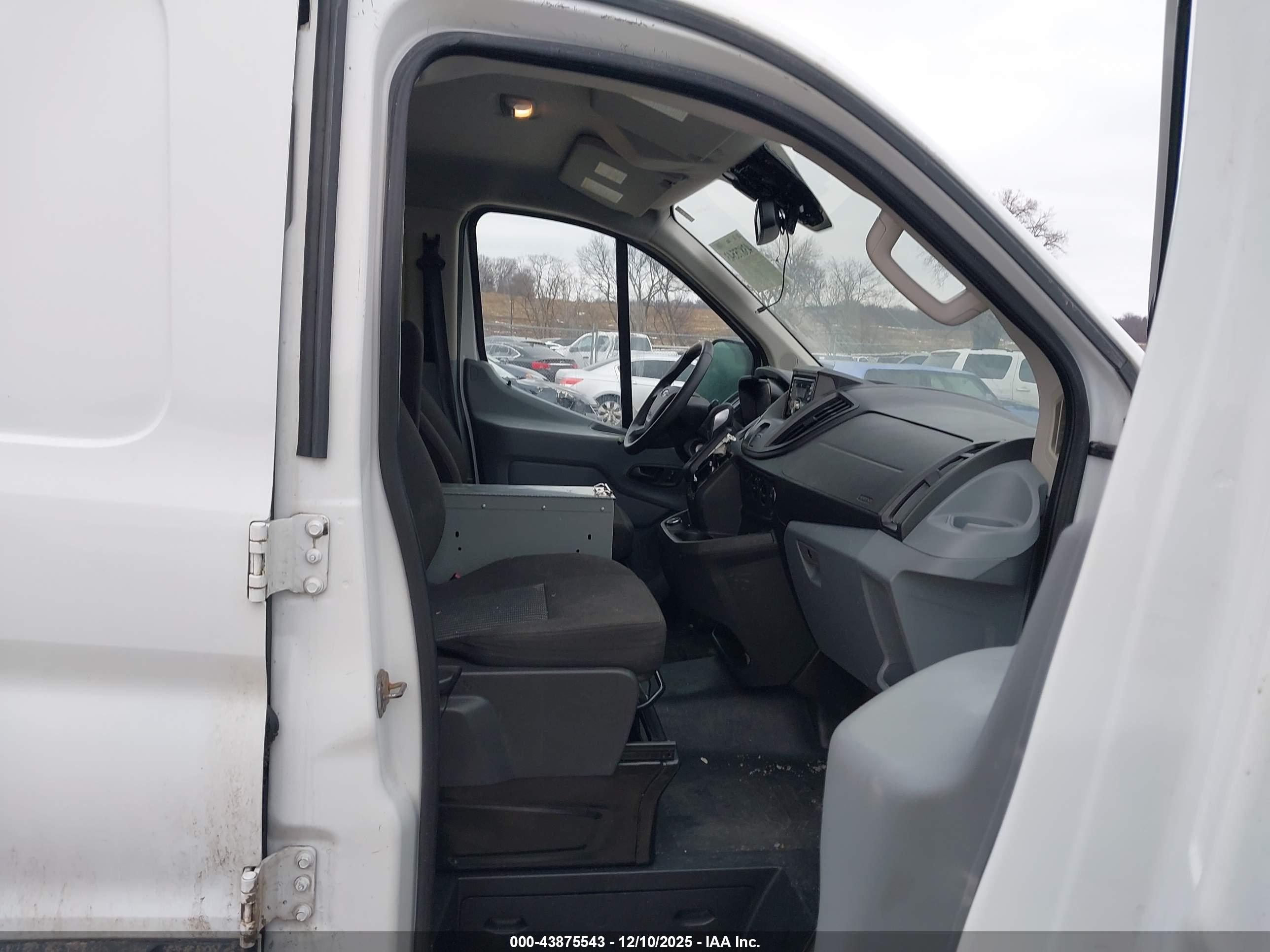 FORD TRANSIT image 5