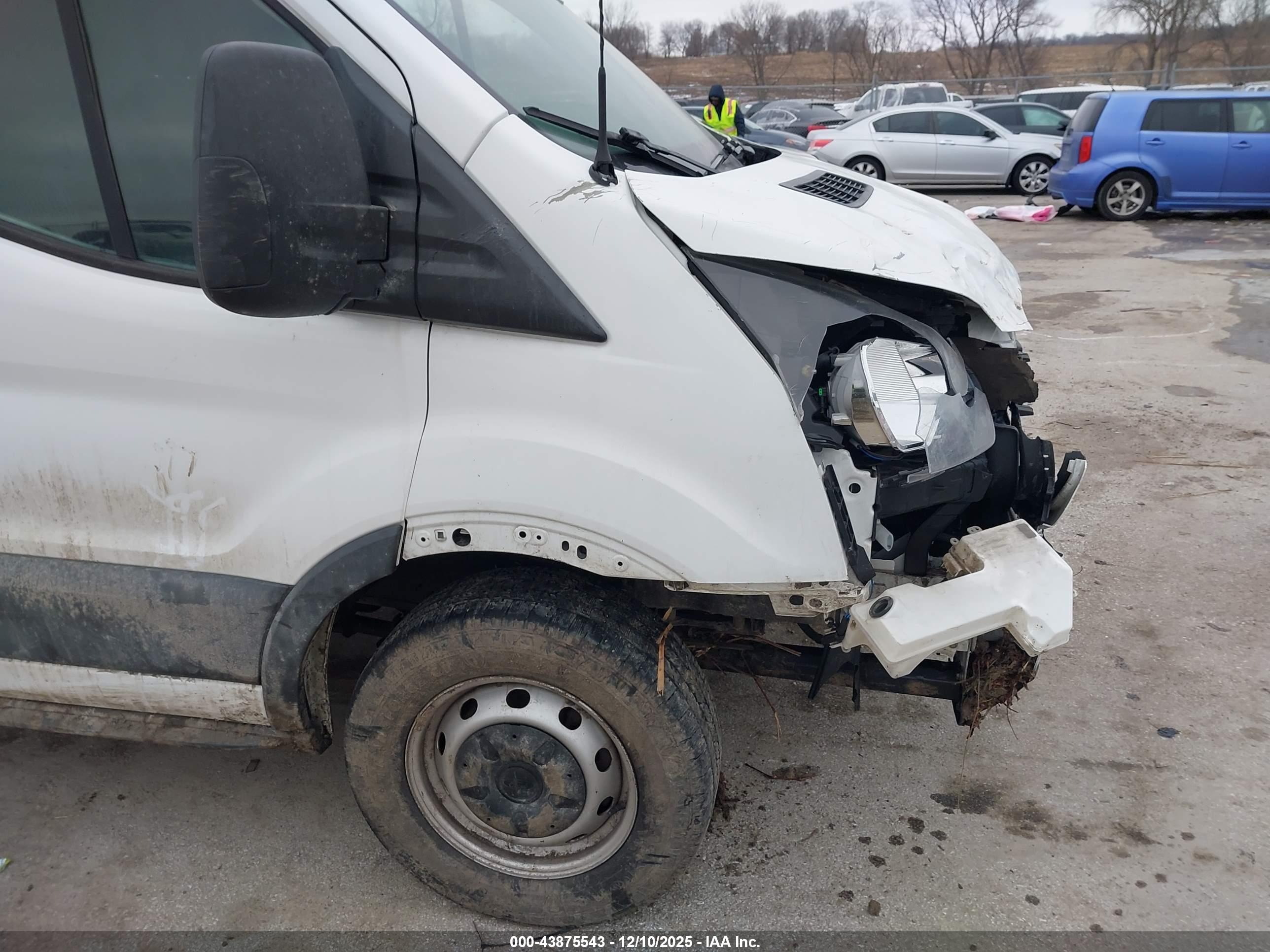 FORD TRANSIT image 6