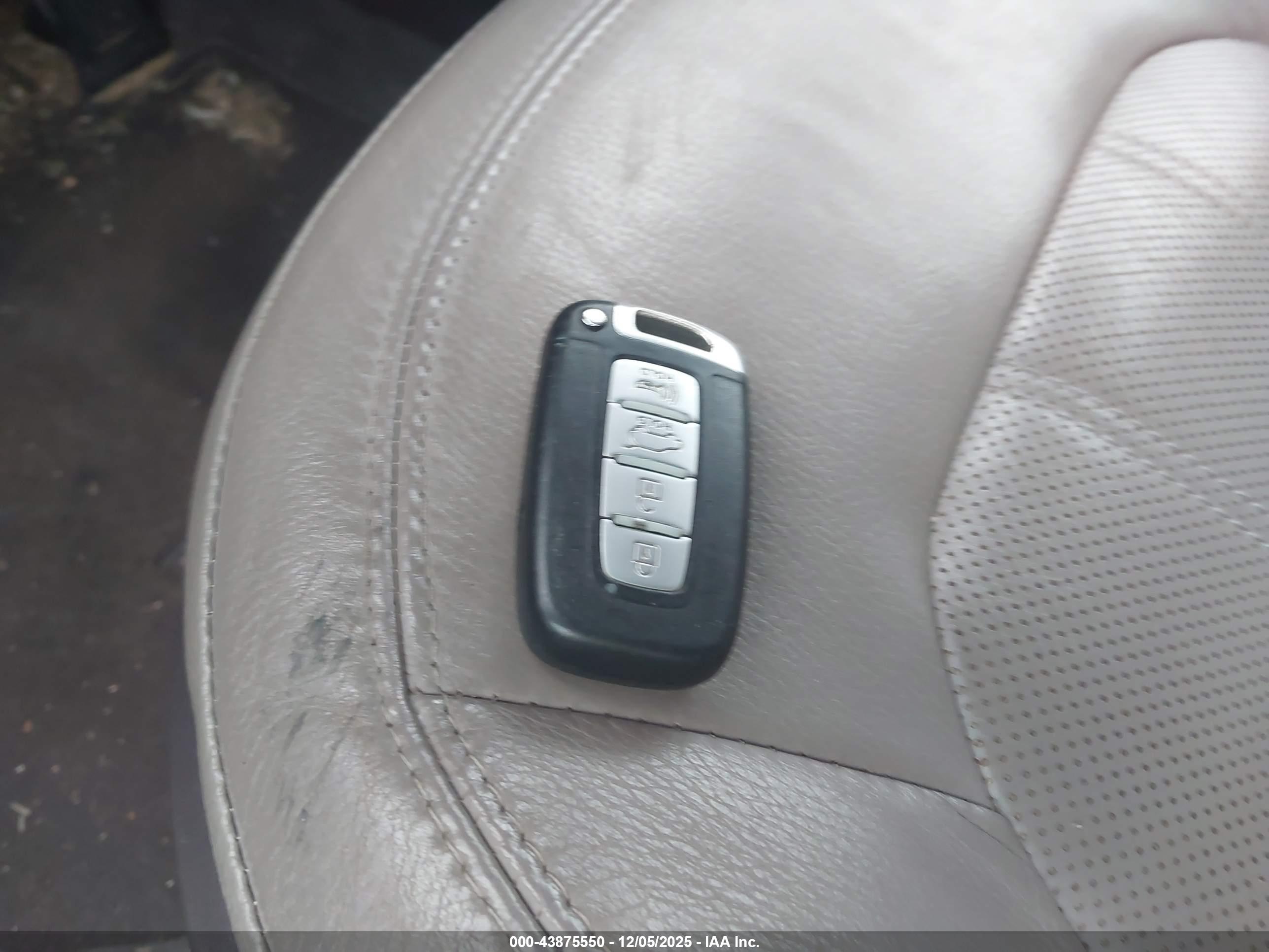 HYUNDAI TUCSON image 11