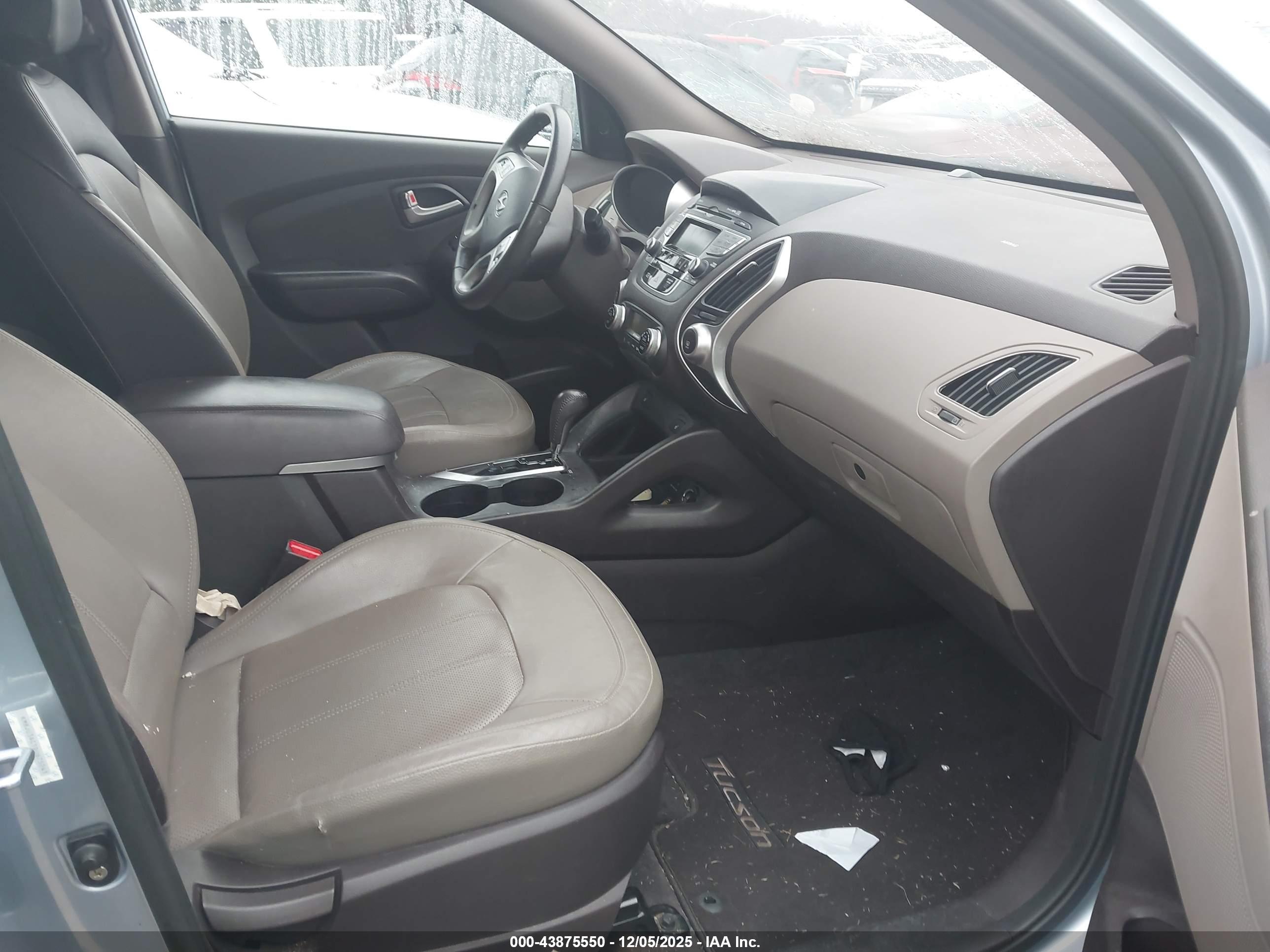 HYUNDAI TUCSON image 5