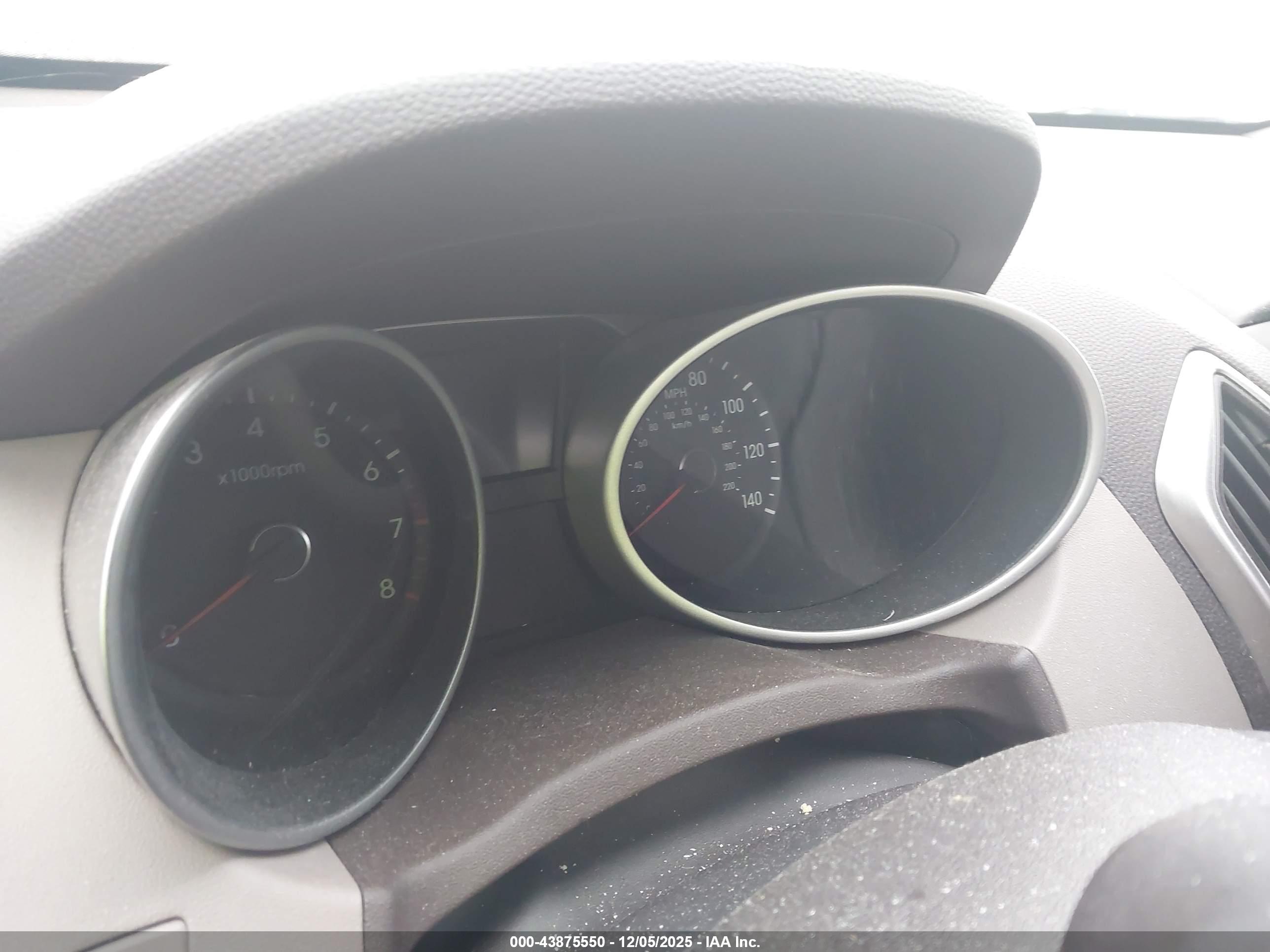 HYUNDAI TUCSON image 7