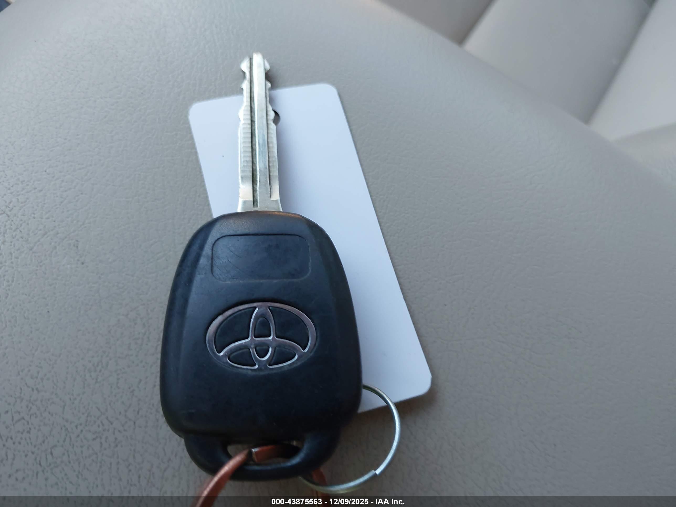 TOYOTA CAMRY image 11