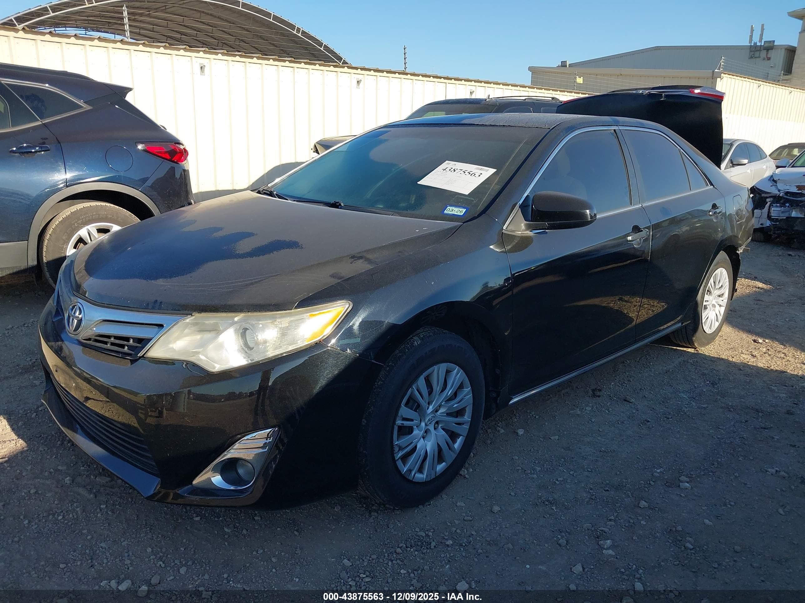 TOYOTA CAMRY image 2