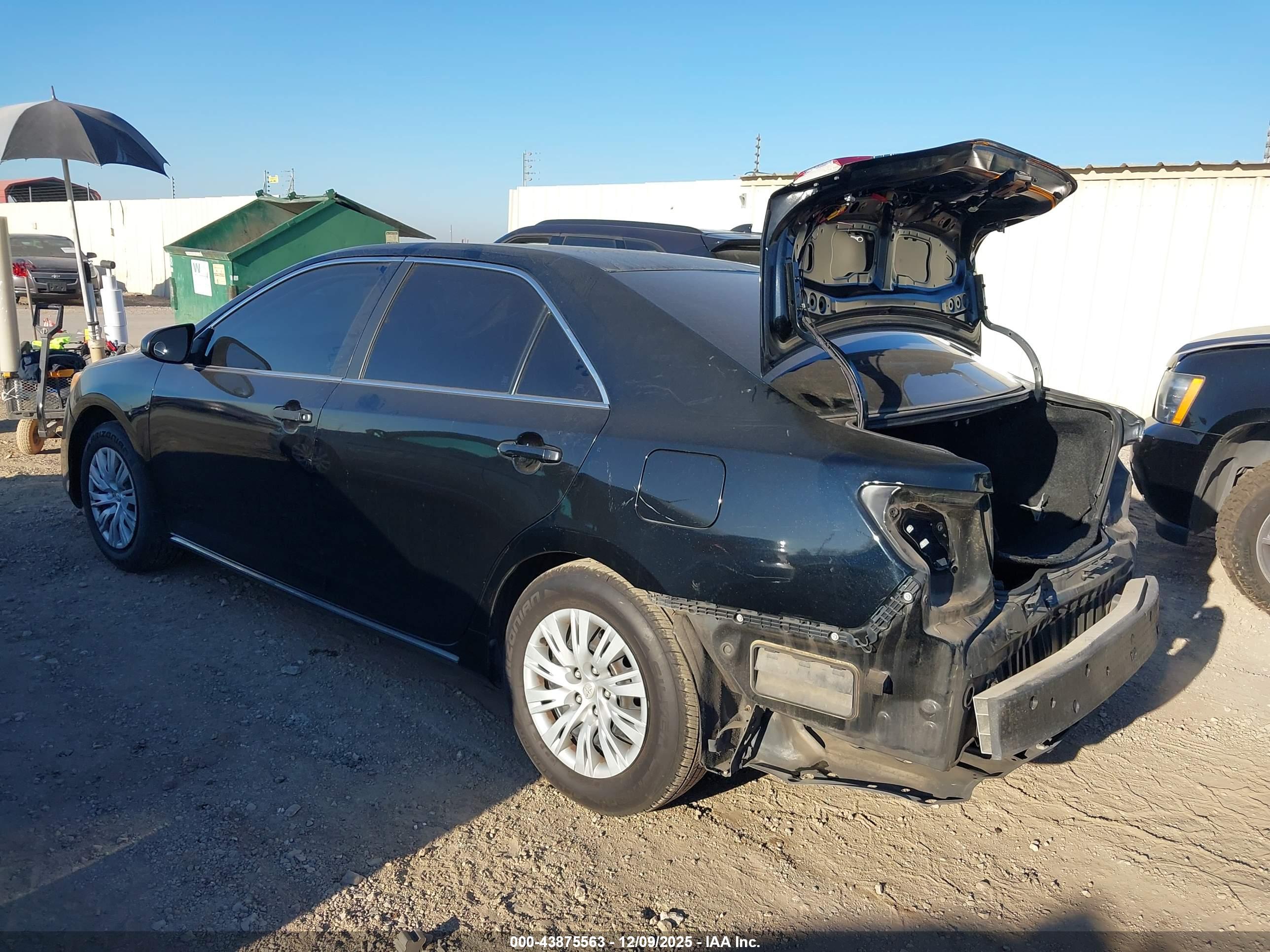 TOYOTA CAMRY image 3