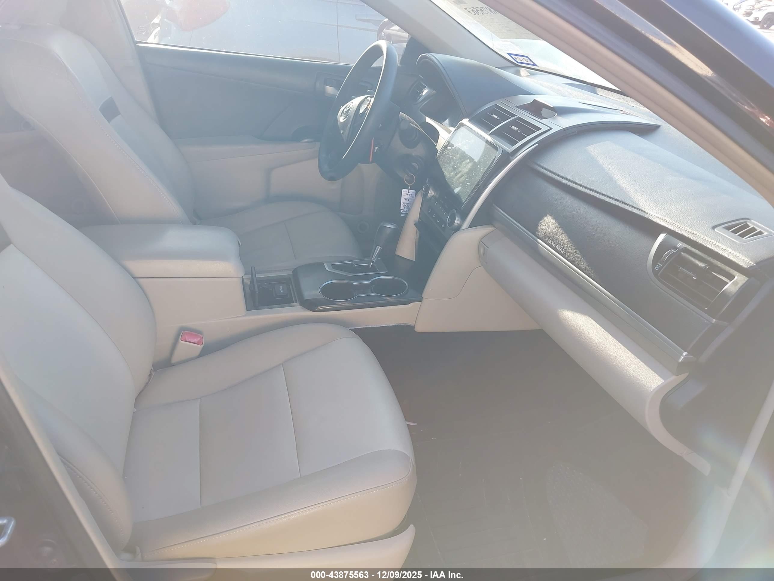 TOYOTA CAMRY image 5