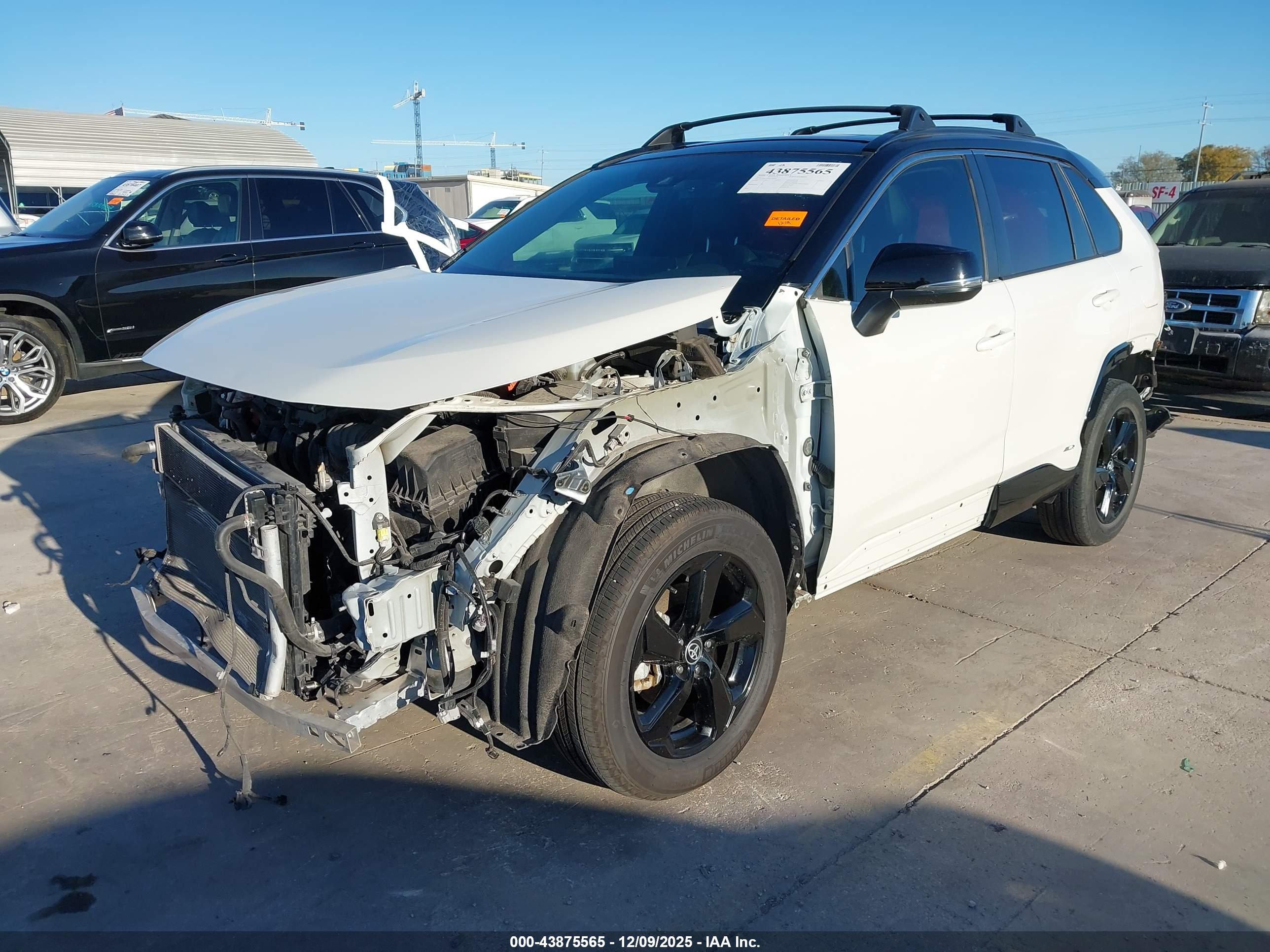 TOYOTA RAV4 image 2