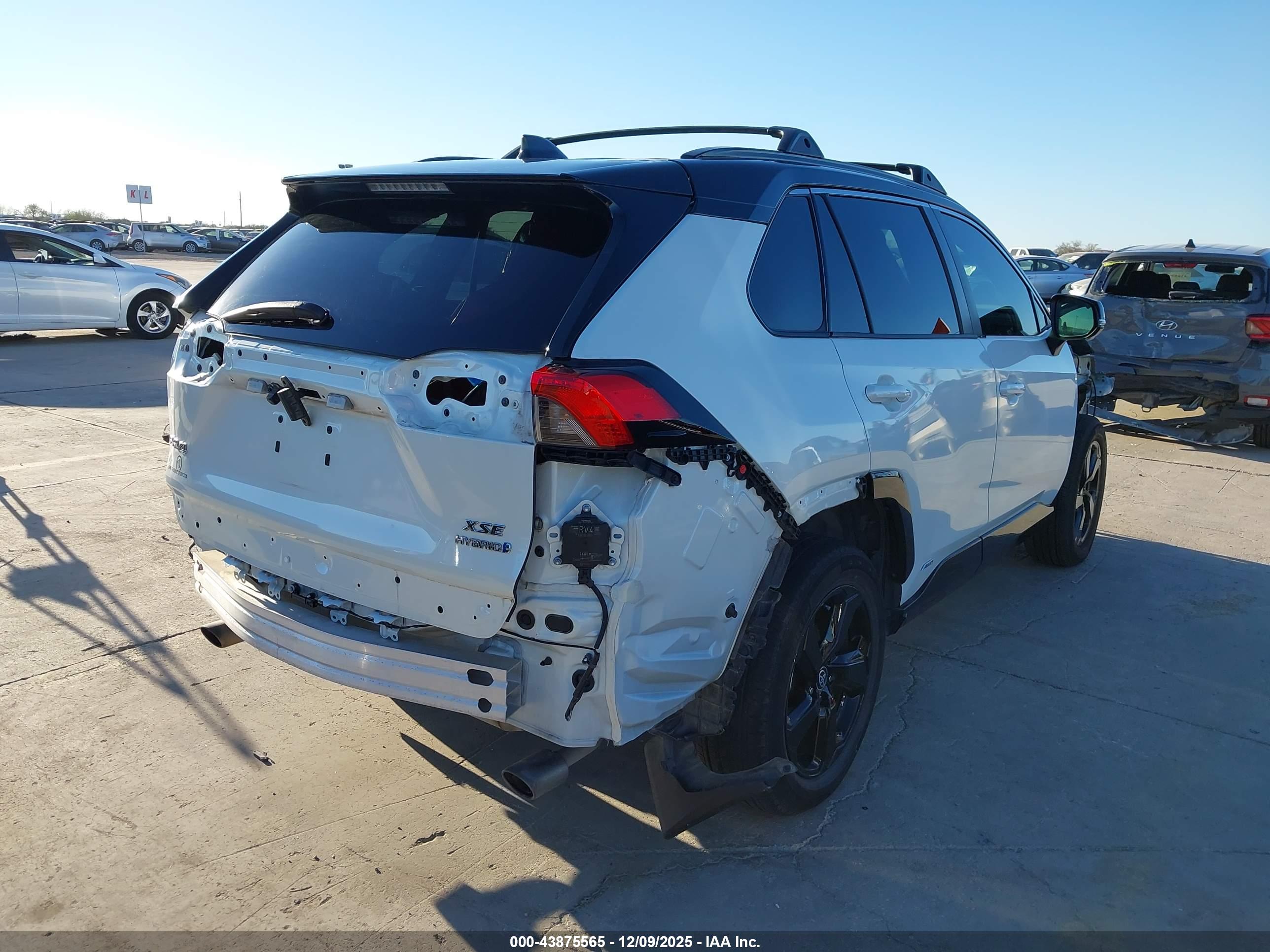 TOYOTA RAV4 image 4