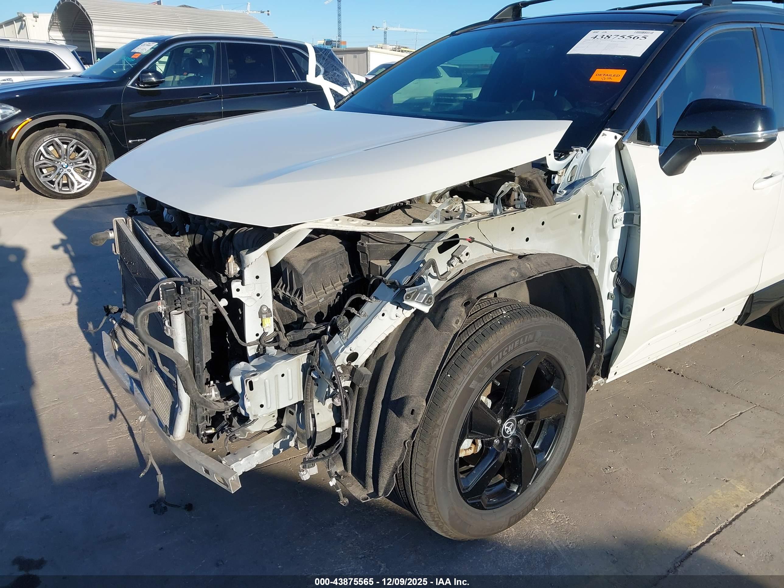 TOYOTA RAV4 image 6