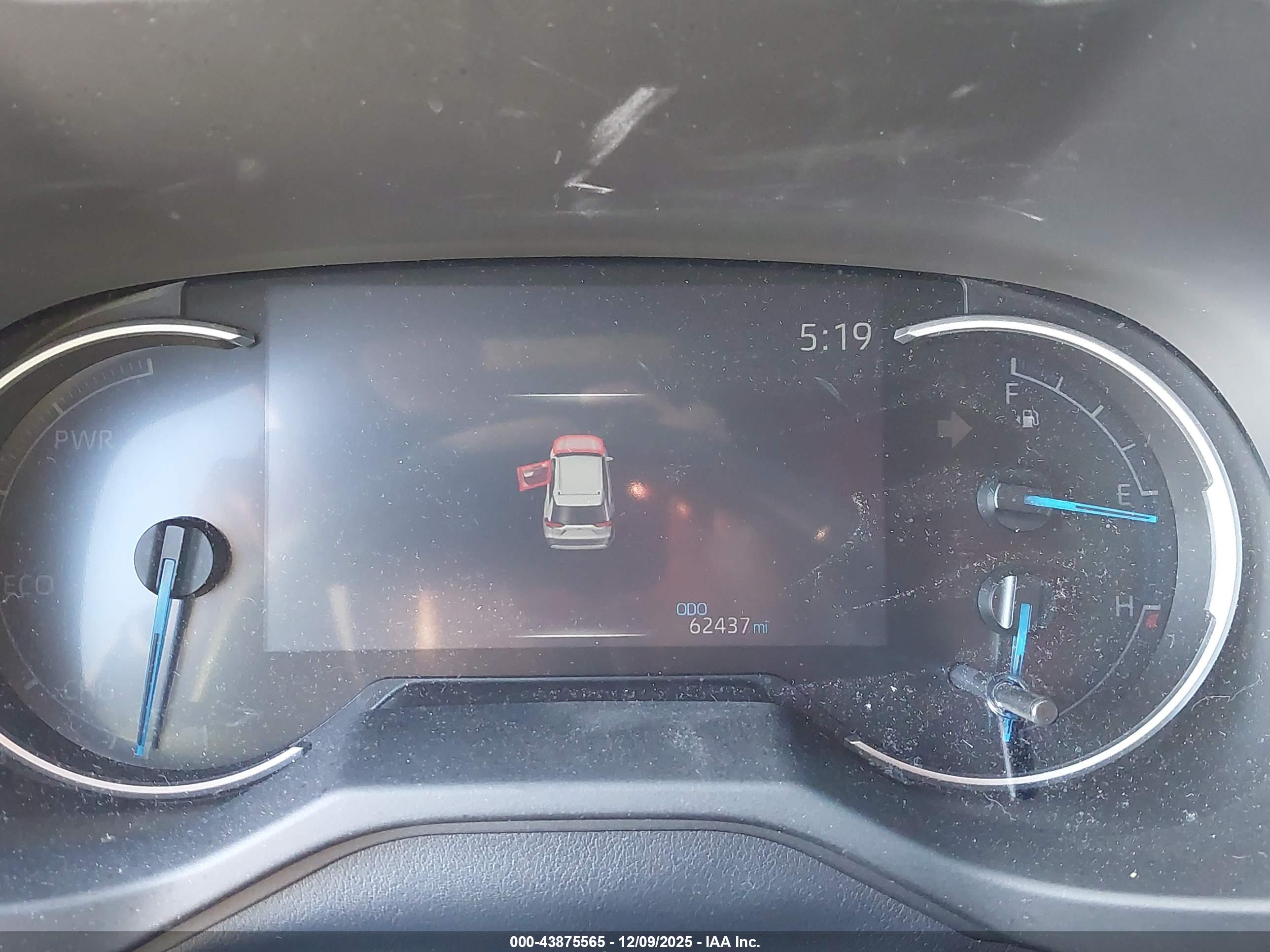 TOYOTA RAV4 image 7