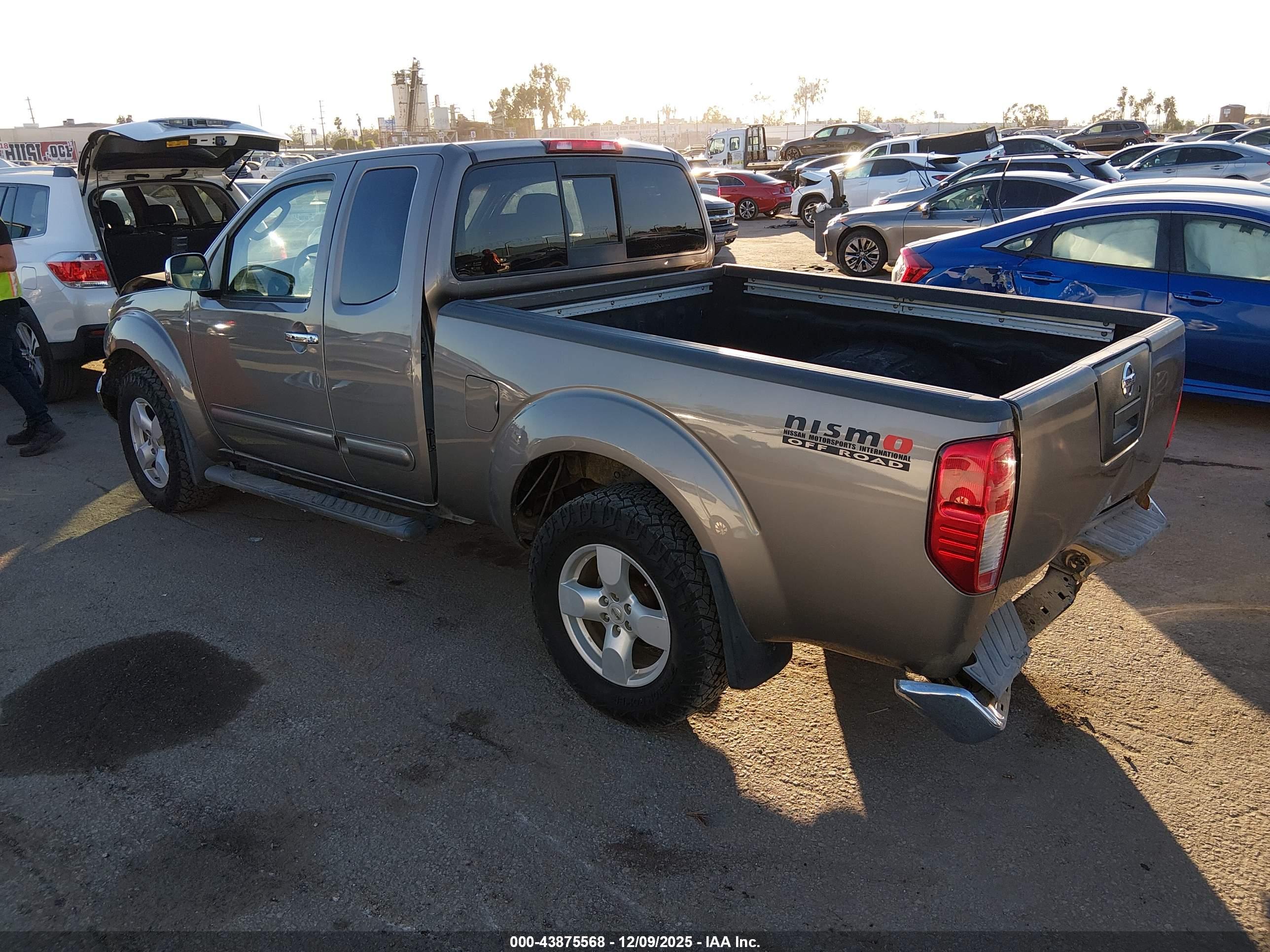 NISSAN FRONTIER image 3