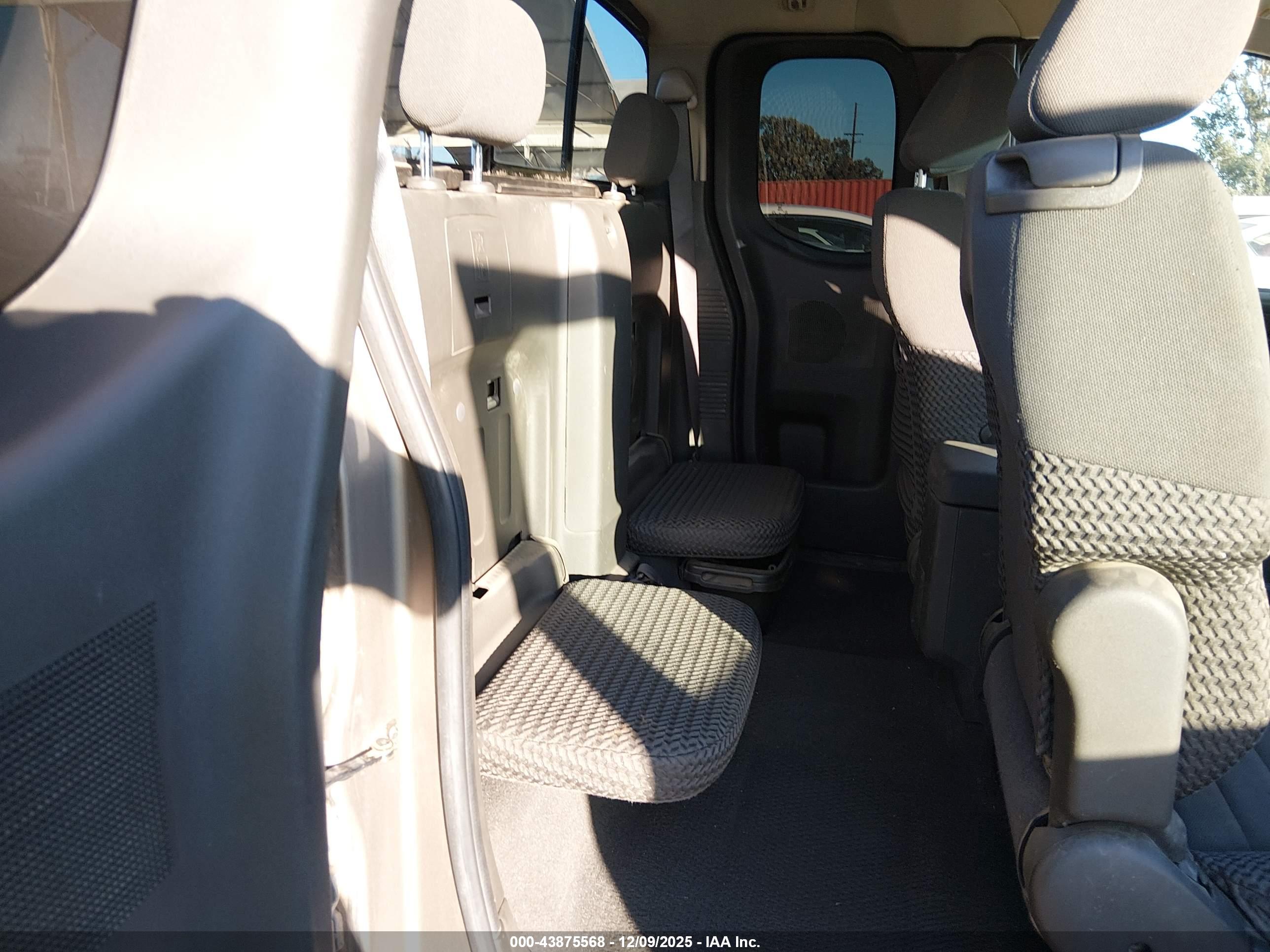 NISSAN FRONTIER image 8