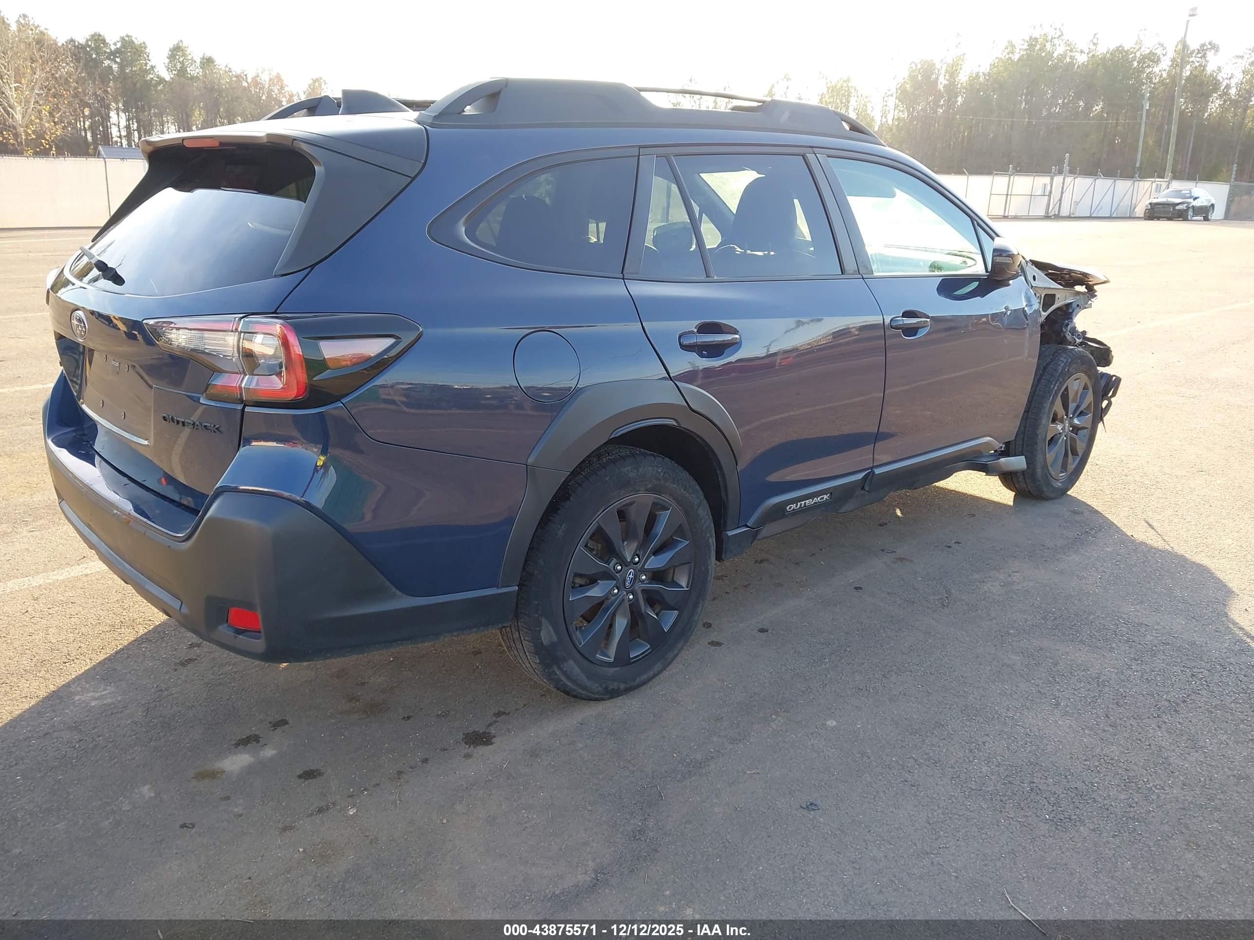 SUBARU OUTBACK image 4