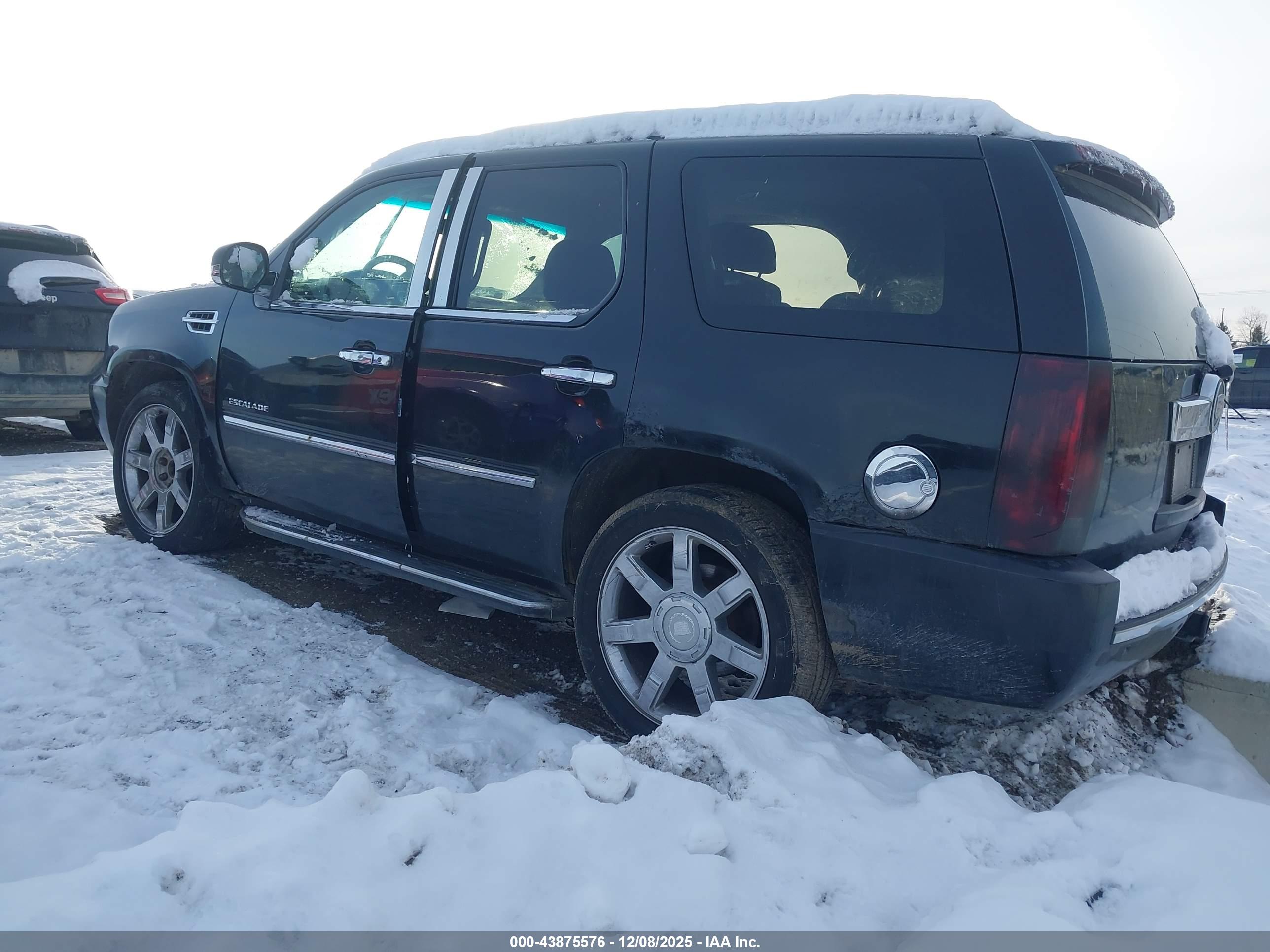 CADILLAC ESCALADE image 3