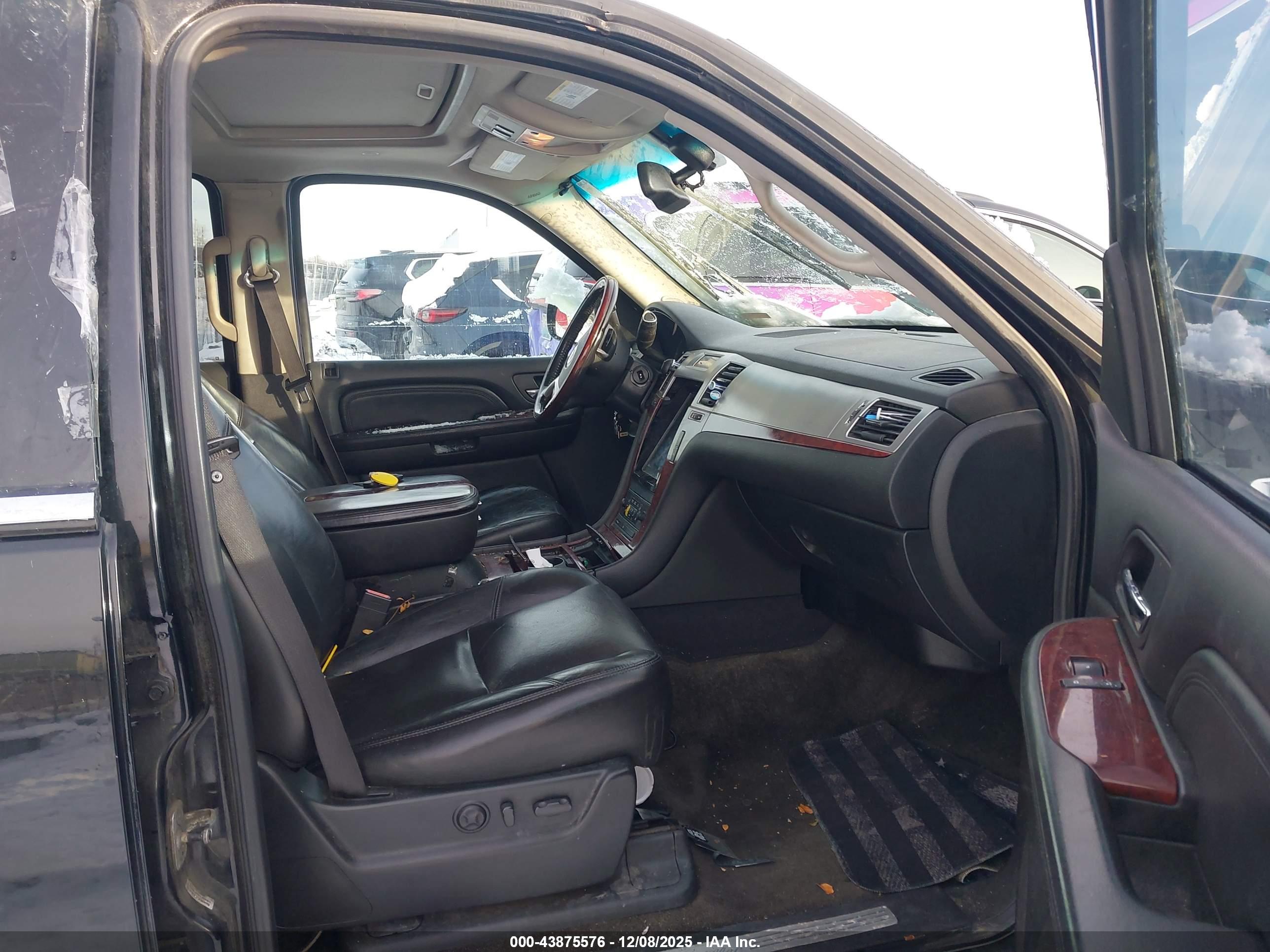 CADILLAC ESCALADE image 5