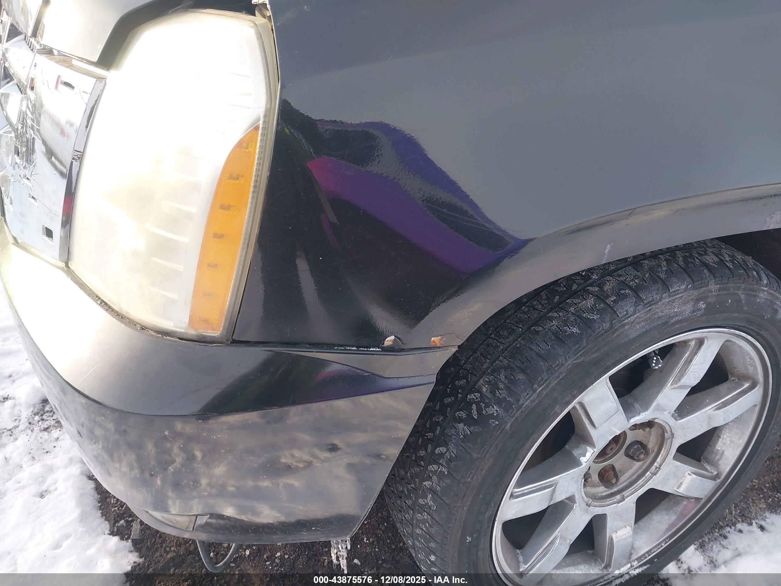 CADILLAC ESCALADE image 6