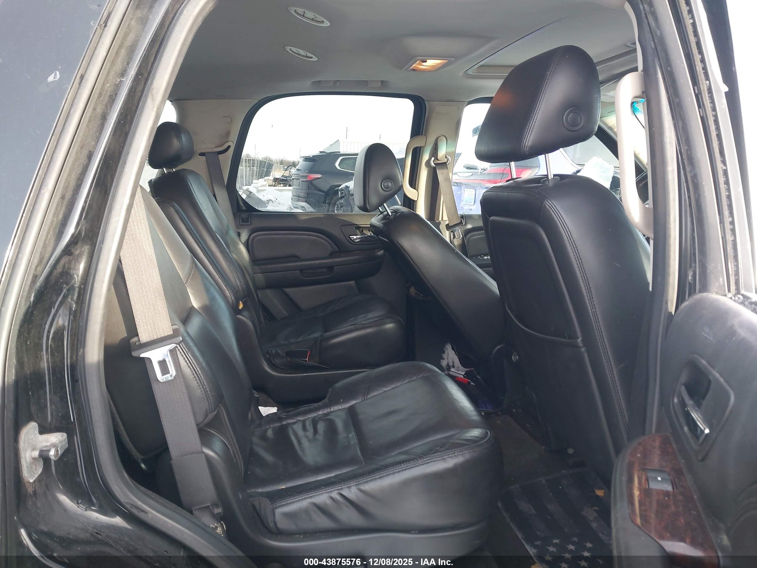 CADILLAC ESCALADE image 8