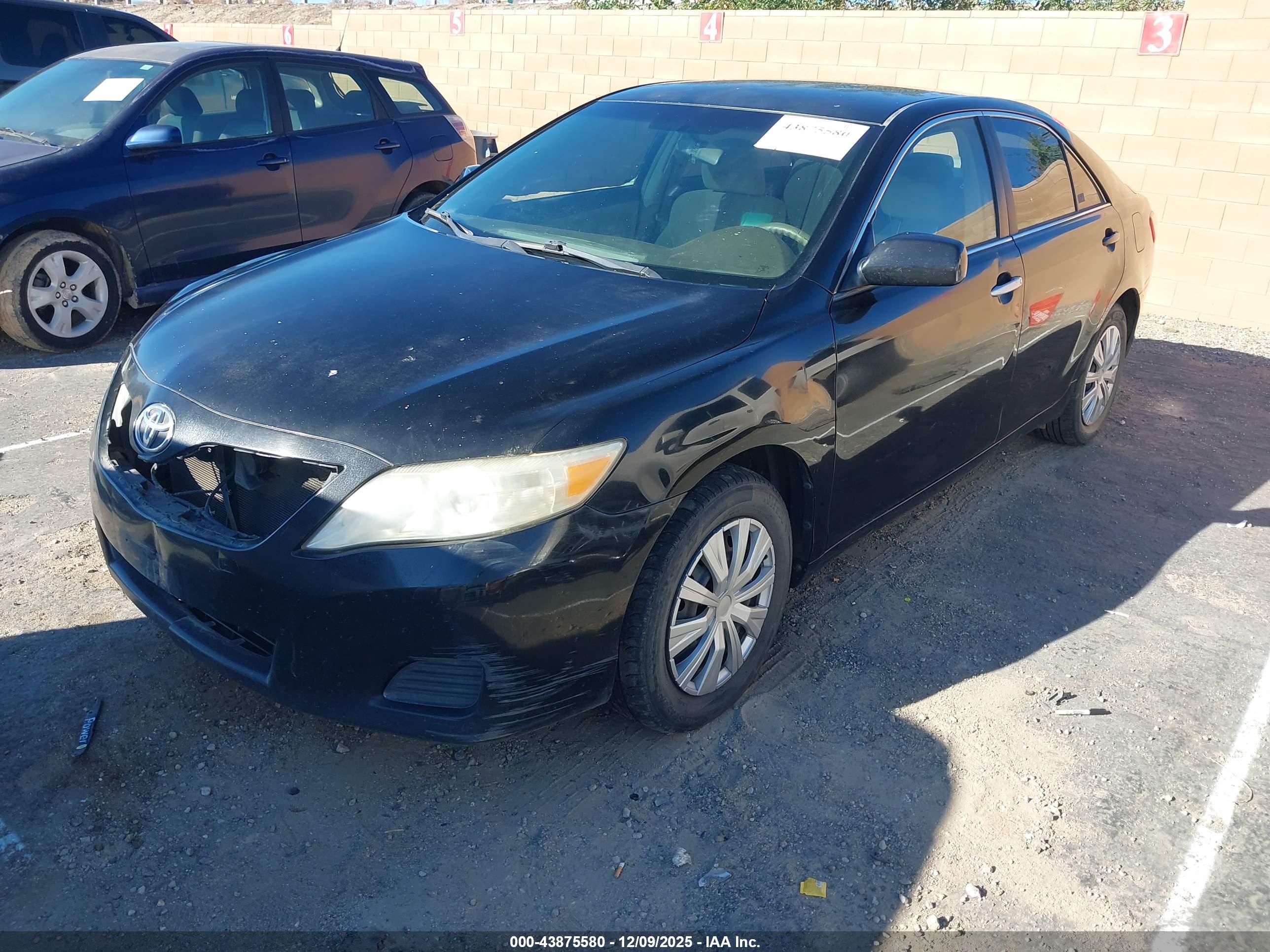 TOYOTA CAMRY image 2