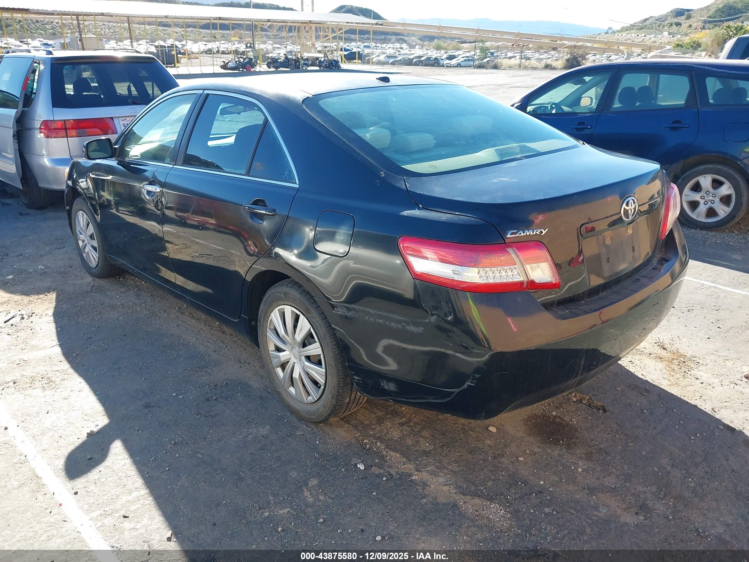 TOYOTA CAMRY image 3