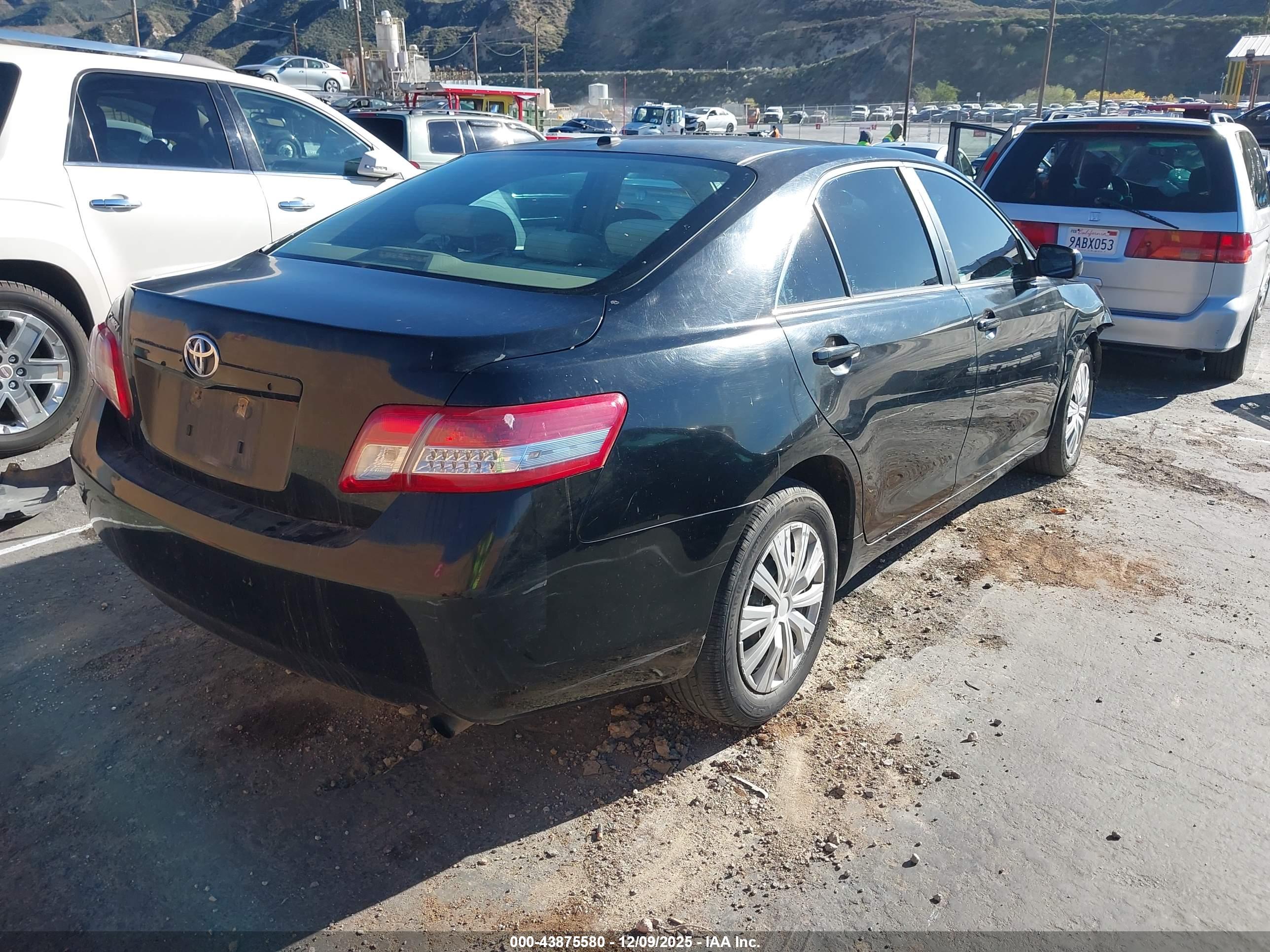 TOYOTA CAMRY image 4