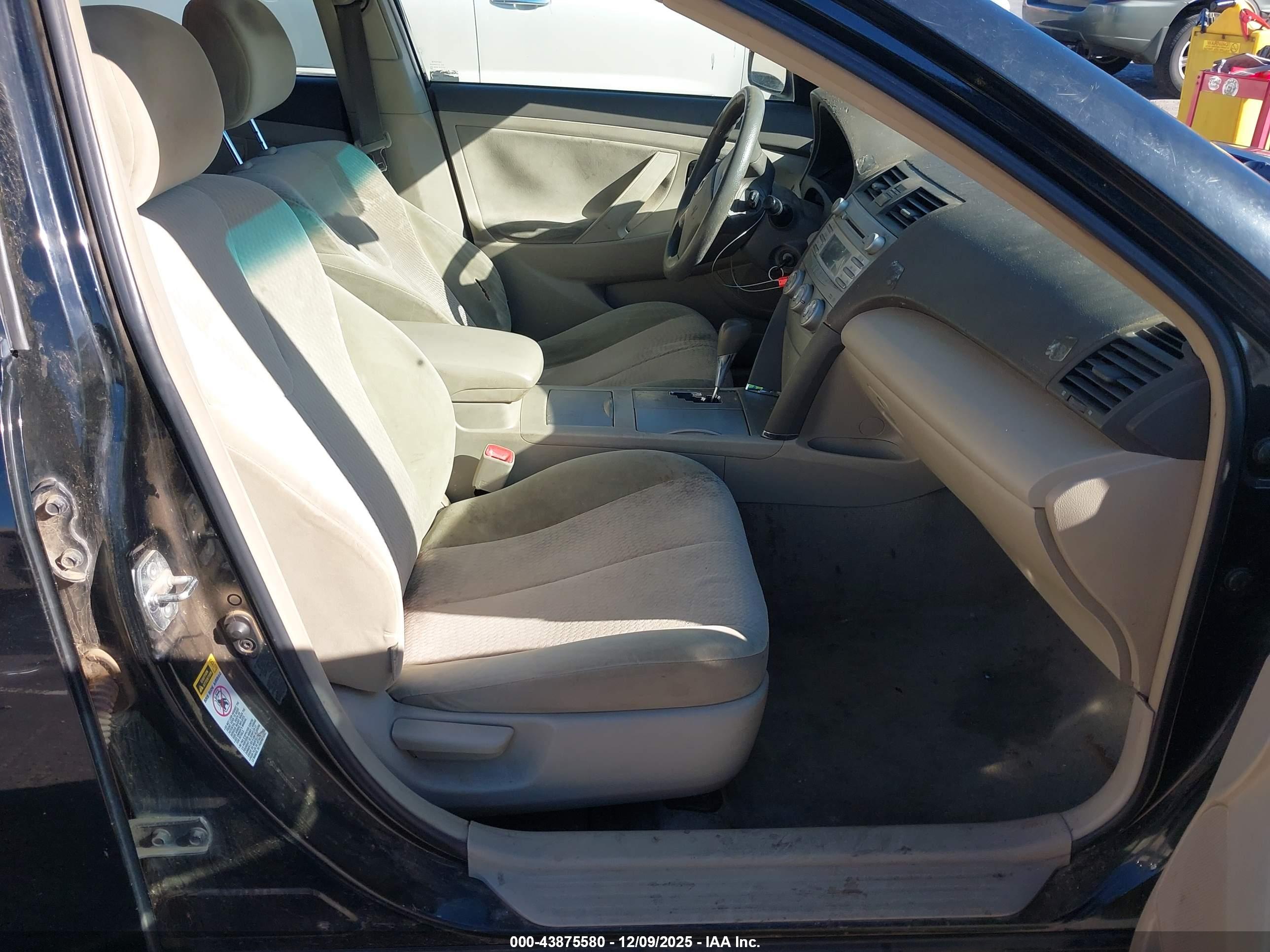 TOYOTA CAMRY image 5