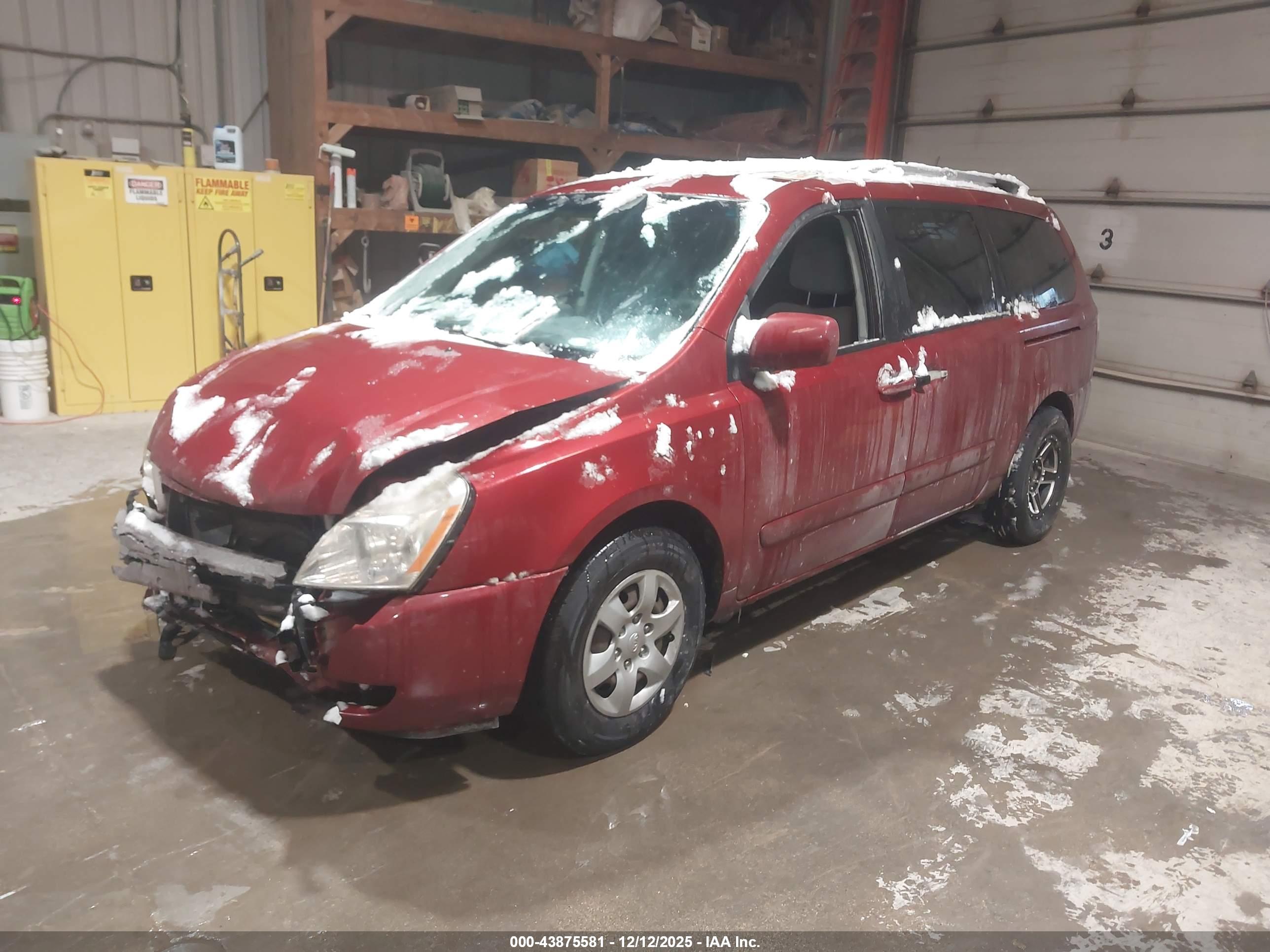 KIA SEDONA image 2
