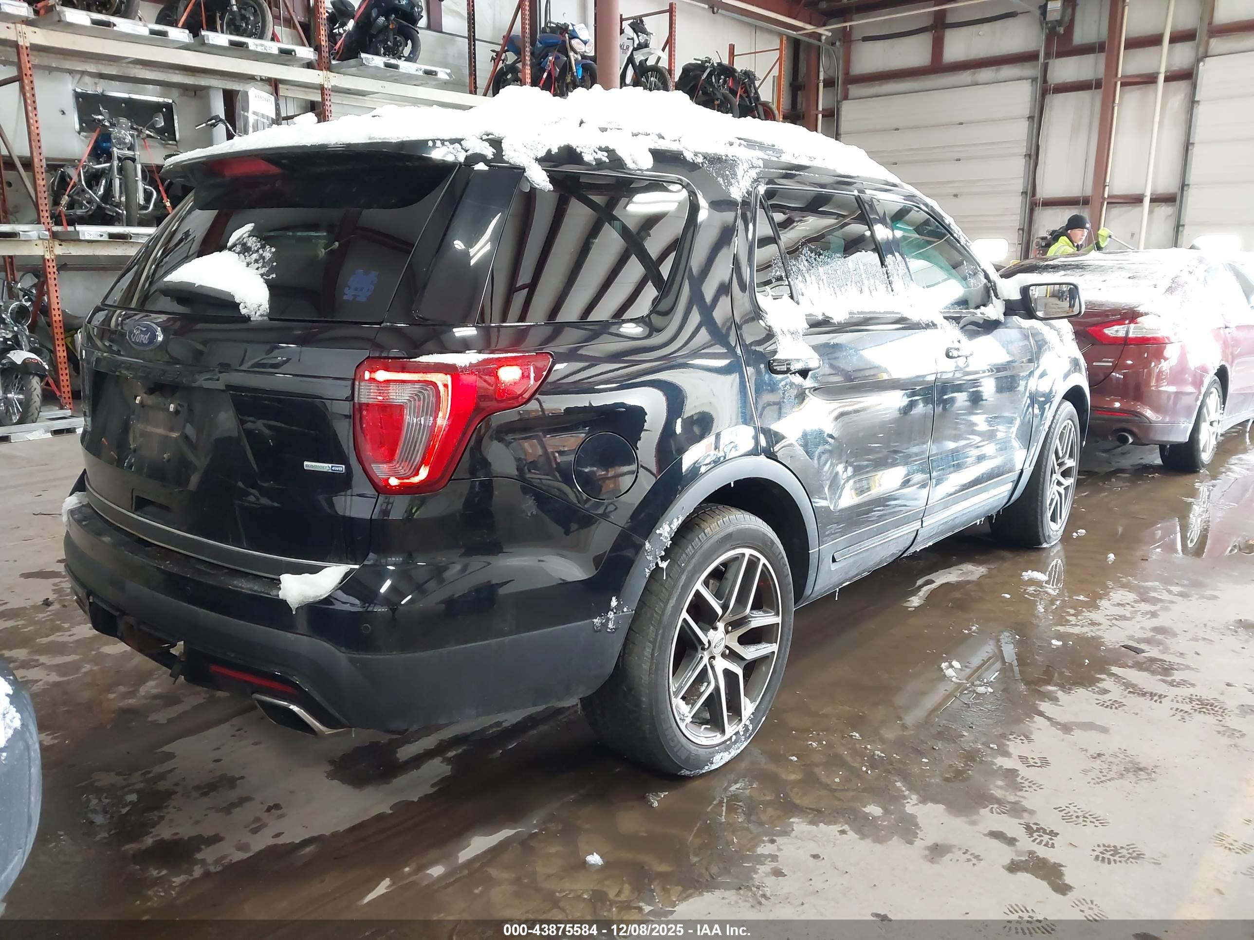 FORD EXPLORER image 4