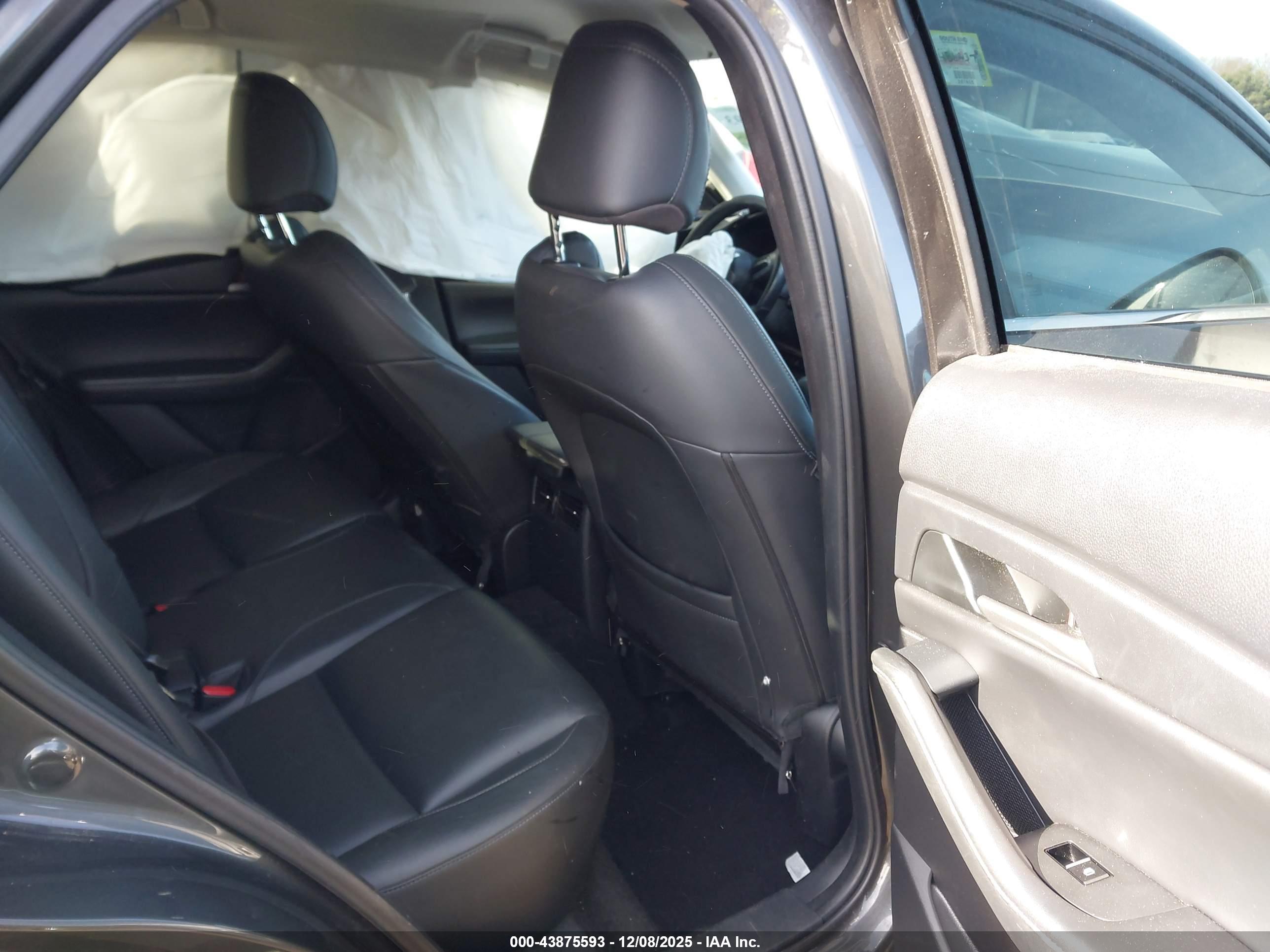 MAZDA CX-30 image 8