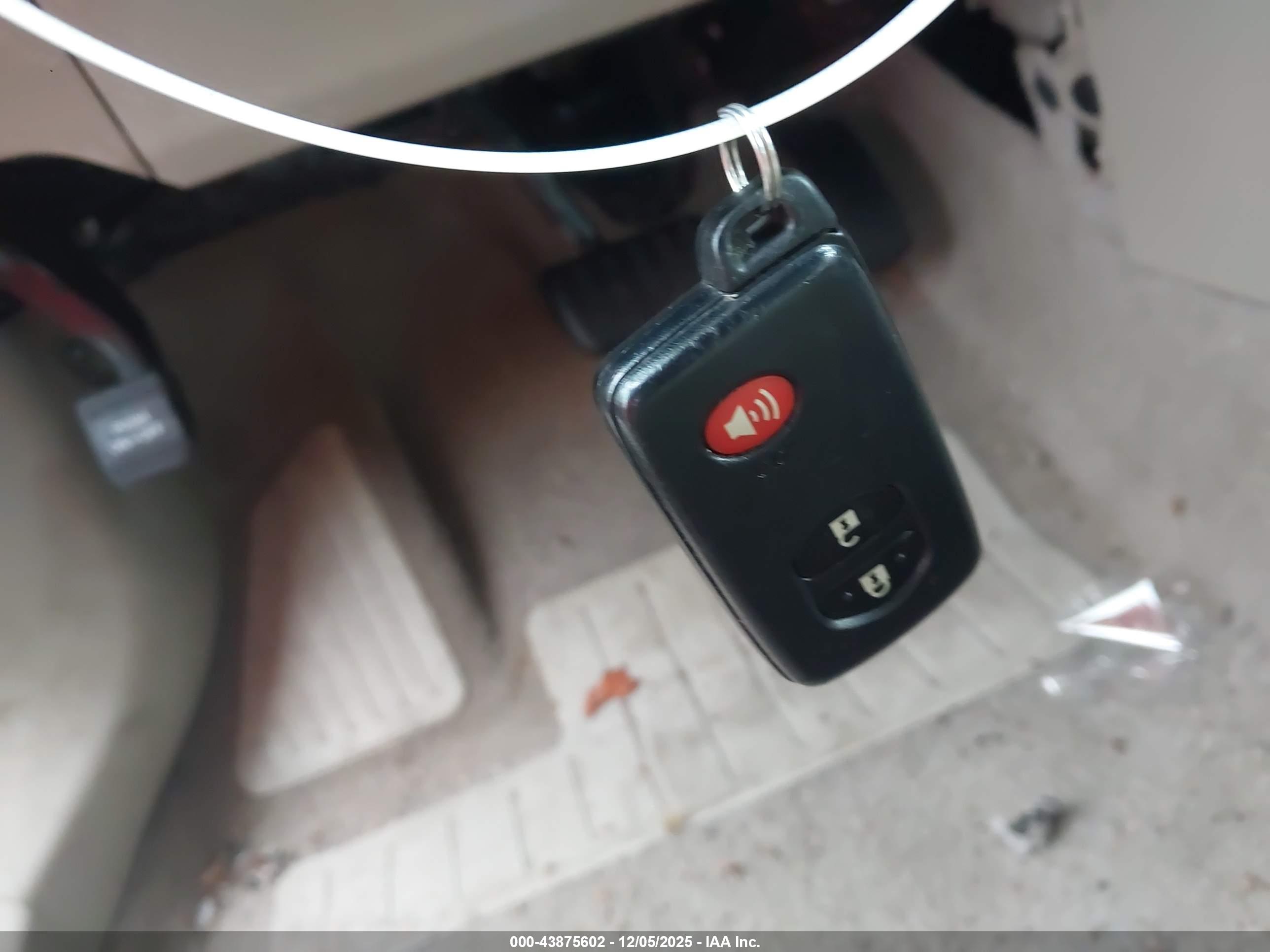TOYOTA PRIUS image 11