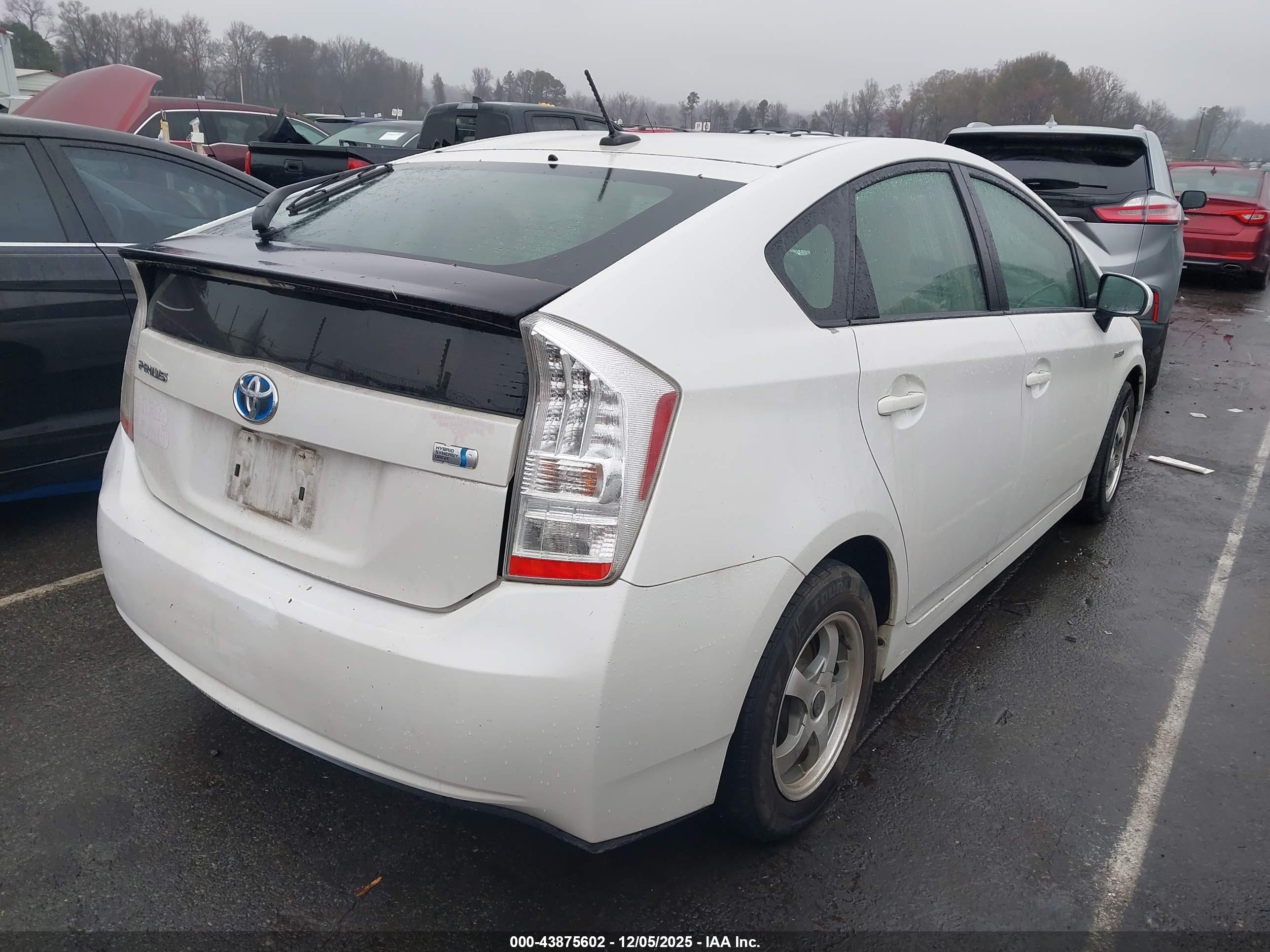 TOYOTA PRIUS image 4